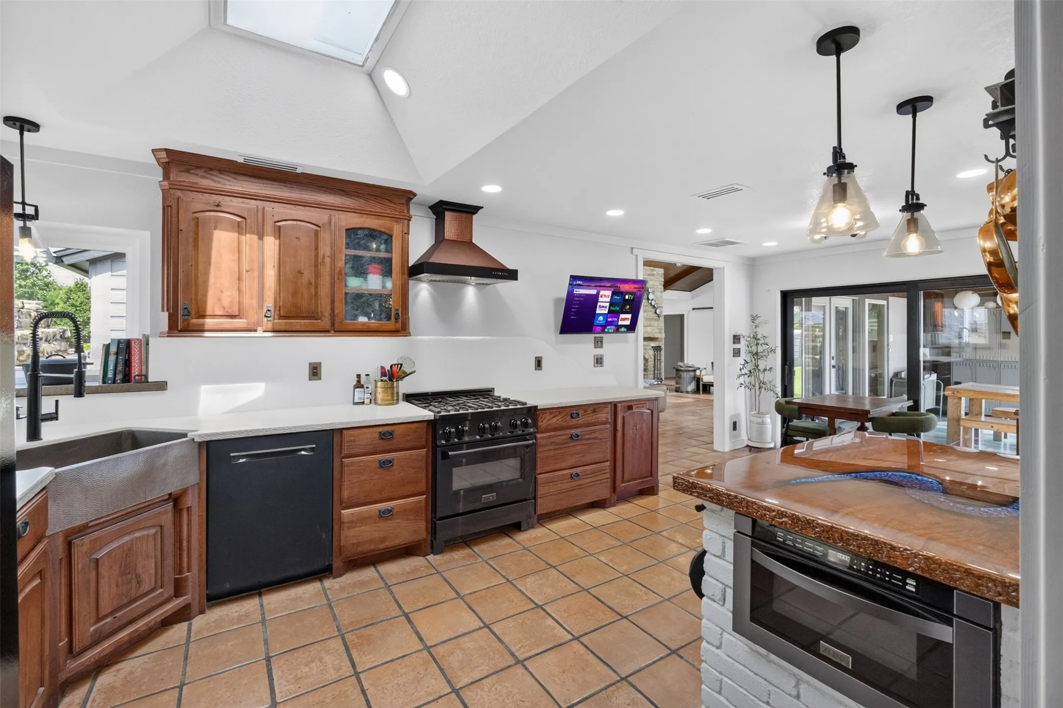 Single Family Residence For Sale in Tarrant County , 31 Rancho Drive N, Fort Worth, Texas 76244, 5 Bedroom, 4 Bathroom, 3 Garage spaces, 3,200 Sqft, built in 1986, mls#21352260, Real Estate Agent in Fort Worth, Homes For Sale in Tarrant county, Homes For Sale in Fort Worth, Realtor in Fort Worth Texas, Real Estate Brokerage Independent Realty Texas, Luminita Cordes Realtor