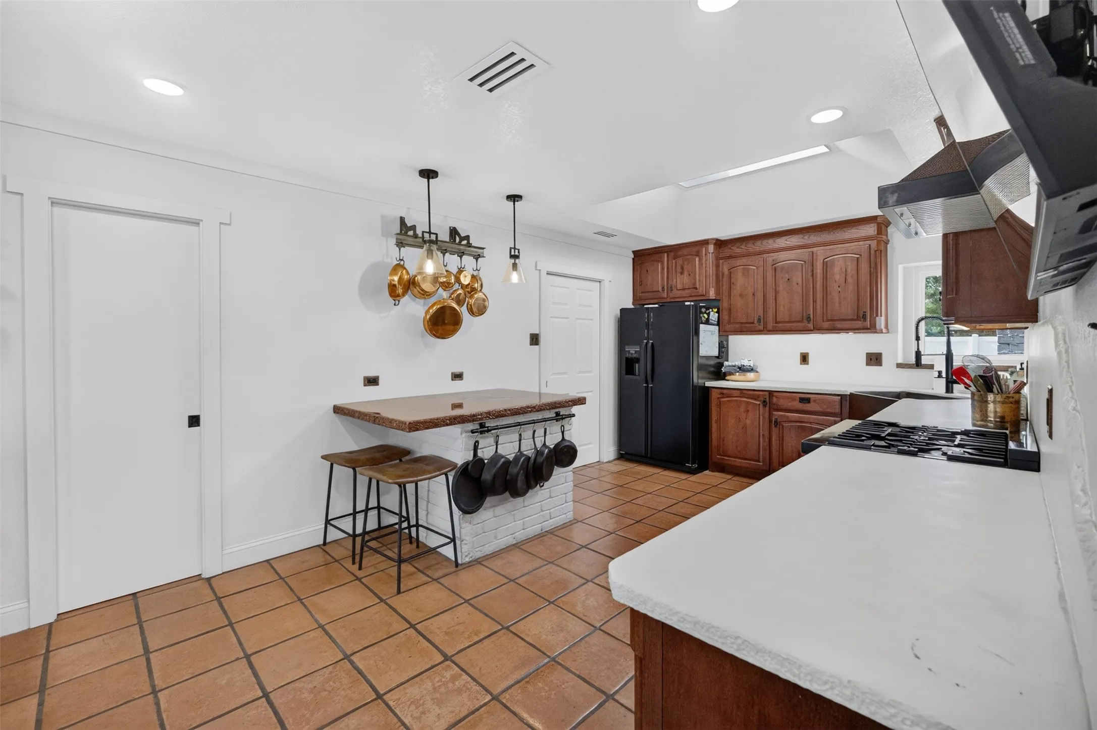 Single Family Residence For Sale in Tarrant County , 31 Rancho Drive N, Fort Worth, Texas 76244, 5 Bedroom, 4 Bathroom, 3 Garage spaces, 3,200 Sqft, built in 1986, mls#21352260, Real Estate Agent in Fort Worth, Homes For Sale in Tarrant county, Homes For Sale in Fort Worth, Realtor in Fort Worth Texas, Real Estate Brokerage Independent Realty Texas, Luminita Cordes Realtor