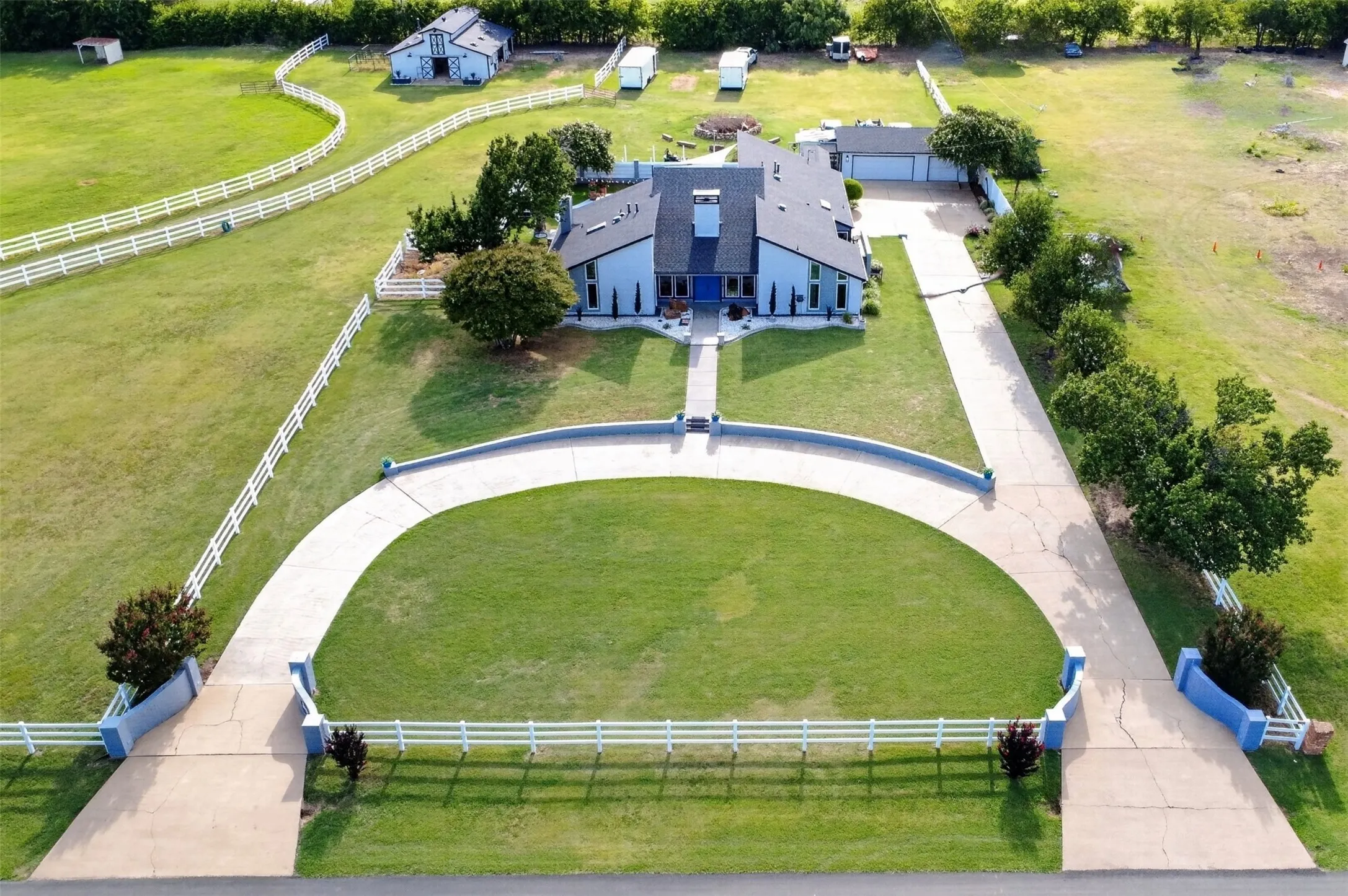 Single Family Residence For Sale in Tarrant County , 31 Rancho Drive N, Fort Worth, Texas 76244, 5 Bedroom, 4 Bathroom, 3 Garage spaces, 3,200 Sqft, built in 1986, mls#21352260, Real Estate Agent in Fort Worth, Homes For Sale in Tarrant county, Homes For Sale in Fort Worth, Realtor in Fort Worth Texas, Real Estate Brokerage Independent Realty Texas, Luminita Cordes Realtor