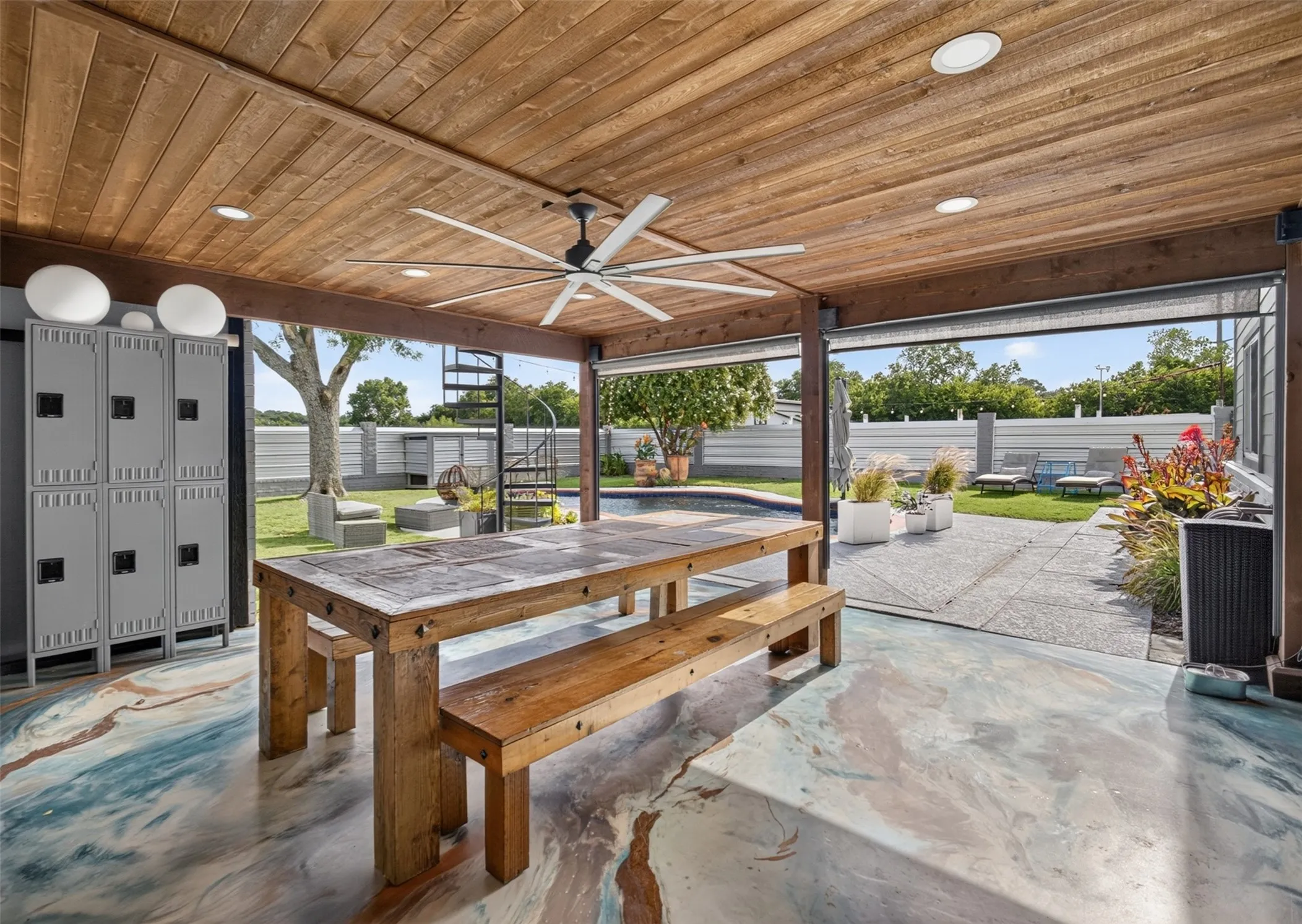 Single Family Residence For Sale in Tarrant County , 31 Rancho Drive N, Fort Worth, Texas 76244, 5 Bedroom, 4 Bathroom, 3 Garage spaces, 3,200 Sqft, built in 1986, mls#21352260, Real Estate Agent in Fort Worth, Homes For Sale in Tarrant county, Homes For Sale in Fort Worth, Realtor in Fort Worth Texas, Real Estate Brokerage Independent Realty Texas, Luminita Cordes Realtor