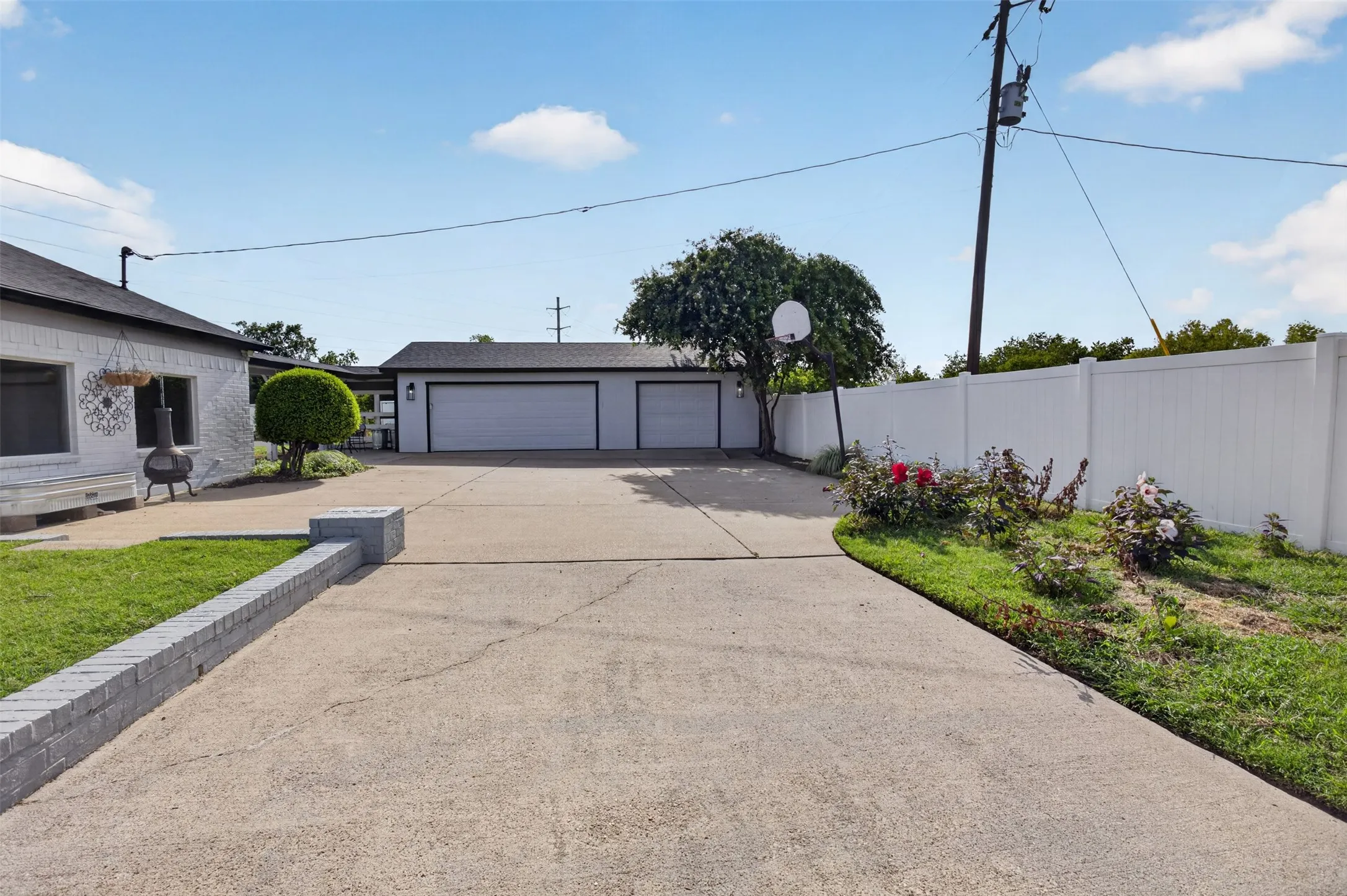 Single Family Residence For Sale in Tarrant County , 31 Rancho Drive N, Fort Worth, Texas 76244, 5 Bedroom, 4 Bathroom, 3 Garage spaces, 3,200 Sqft, built in 1986, mls#21352260, Real Estate Agent in Fort Worth, Homes For Sale in Tarrant county, Homes For Sale in Fort Worth, Realtor in Fort Worth Texas, Real Estate Brokerage Independent Realty Texas, Luminita Cordes Realtor