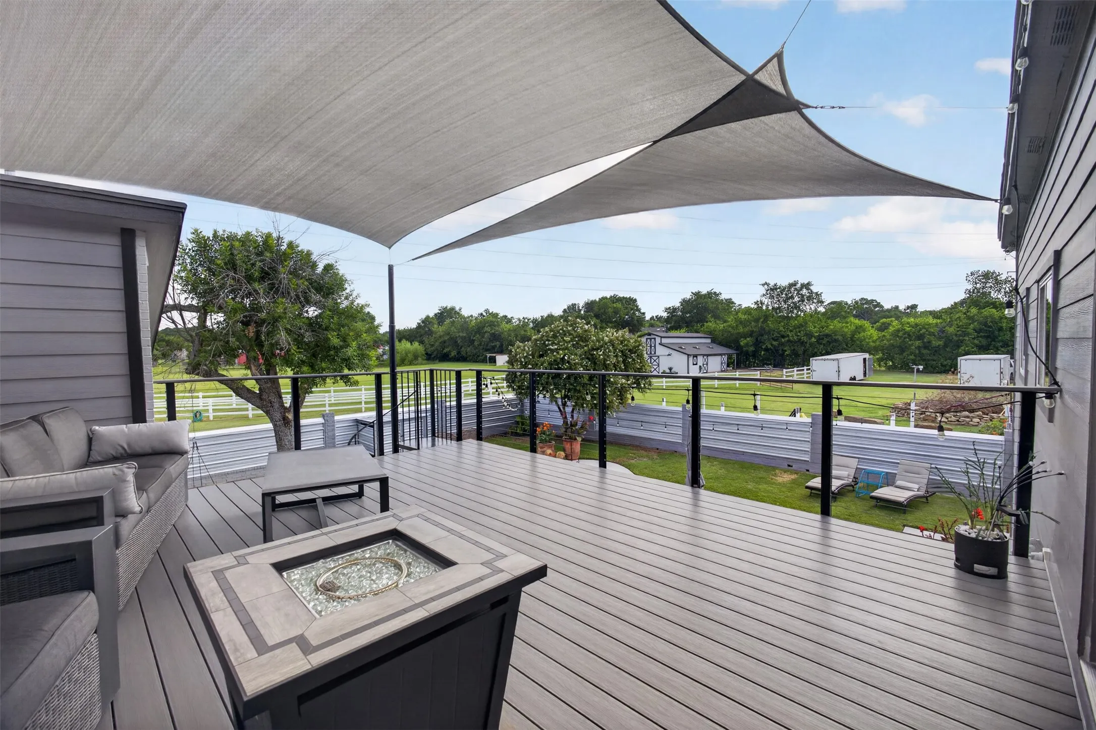 Single Family Residence For Sale in Tarrant County , 31 Rancho Drive N, Fort Worth, Texas 76244, 5 Bedroom, 4 Bathroom, 3 Garage spaces, 3,200 Sqft, built in 1986, mls#21352260, Real Estate Agent in Fort Worth, Homes For Sale in Tarrant county, Homes For Sale in Fort Worth, Realtor in Fort Worth Texas, Real Estate Brokerage Independent Realty Texas, Luminita Cordes Realtor