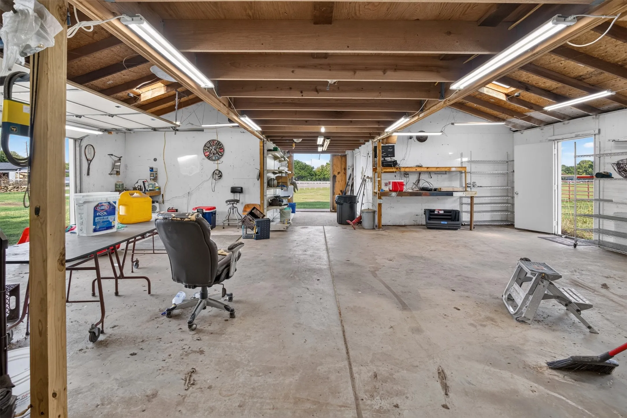 Single Family Residence For Sale in Tarrant County , 31 Rancho Drive N, Fort Worth, Texas 76244, 5 Bedroom, 4 Bathroom, 3 Garage spaces, 3,200 Sqft, built in 1986, mls#21352260, Real Estate Agent in Fort Worth, Homes For Sale in Tarrant county, Homes For Sale in Fort Worth, Realtor in Fort Worth Texas, Real Estate Brokerage Independent Realty Texas, Luminita Cordes Realtor