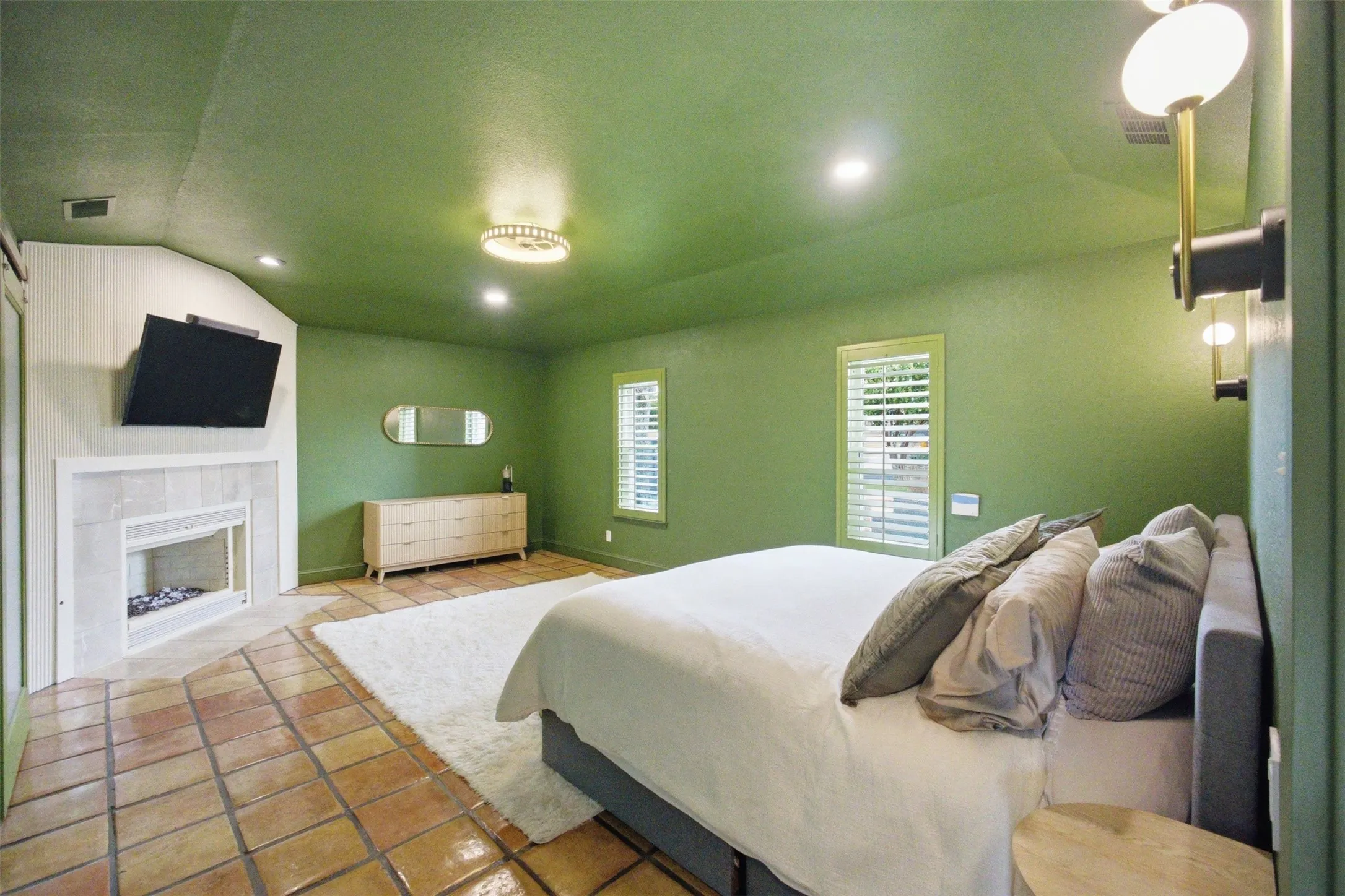Single Family Residence For Sale in Tarrant County , 31 Rancho Drive N, Fort Worth, Texas 76244, 5 Bedroom, 4 Bathroom, 3 Garage spaces, 3,200 Sqft, built in 1986, mls#21352260, Real Estate Agent in Fort Worth, Homes For Sale in Tarrant county, Homes For Sale in Fort Worth, Realtor in Fort Worth Texas, Real Estate Brokerage Independent Realty Texas, Luminita Cordes Realtor