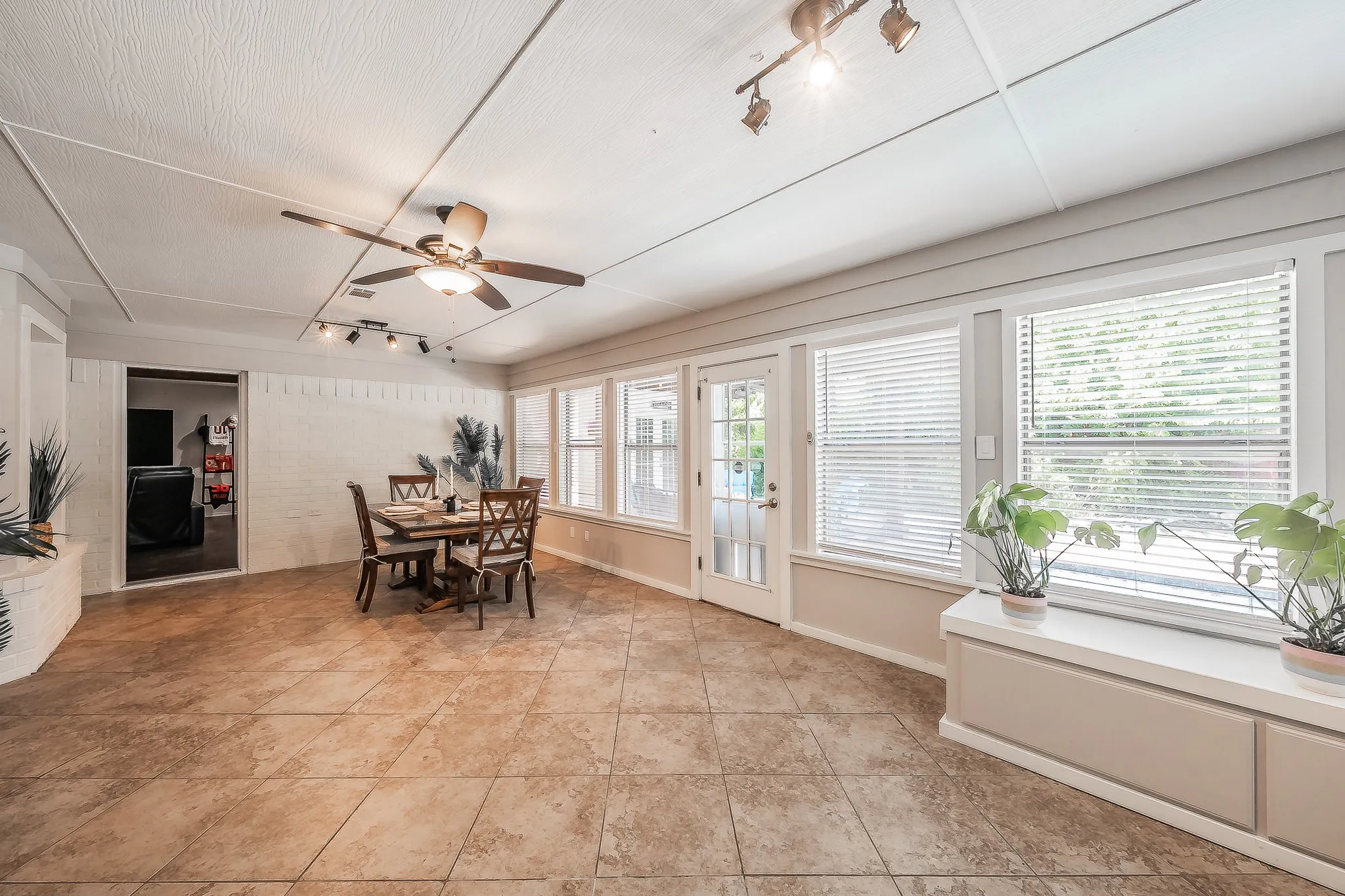 Great 2nd living or Game Room