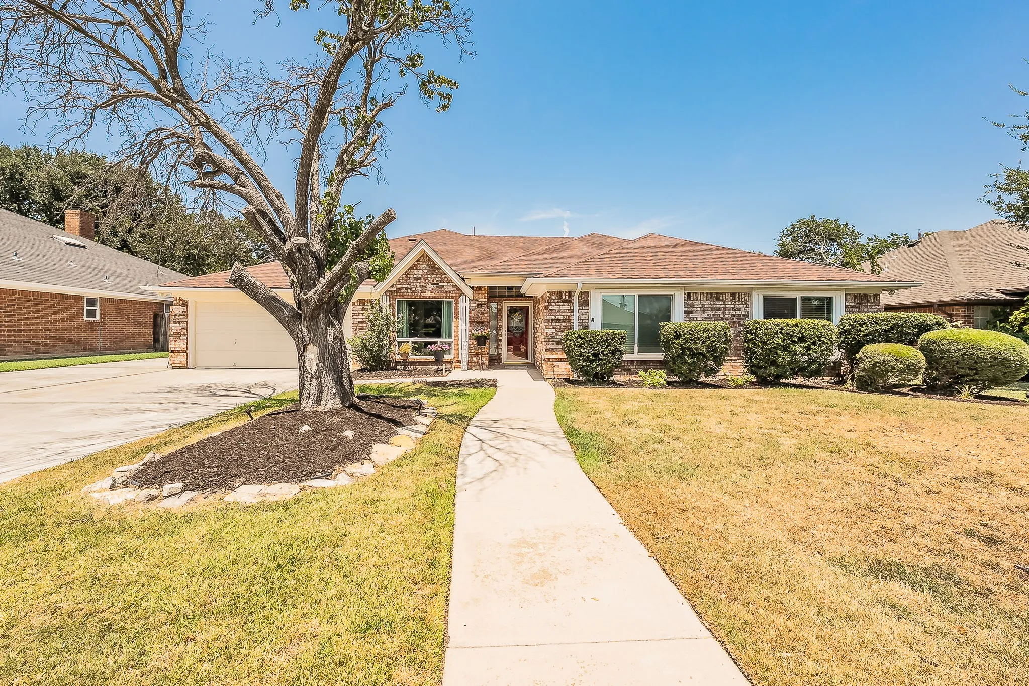 Single Family Residence For Sale in Tarrant County , 8429 Stephanie Drive, North Richland Hills, Texas 76182, 4 Bedroom, 3 Bathroom, 2 Garage spaces, 2,837 Sqft, built in 1988, mls#21349632, Real Estate Agent in North Richland Hills, Homes For Sale in Tarrant county, Homes For Sale in North Richland Hills, Realtor in North Richland Hills Texas, Real Estate Brokerage Independent Realty Texas, Luminita Cordes Realtor