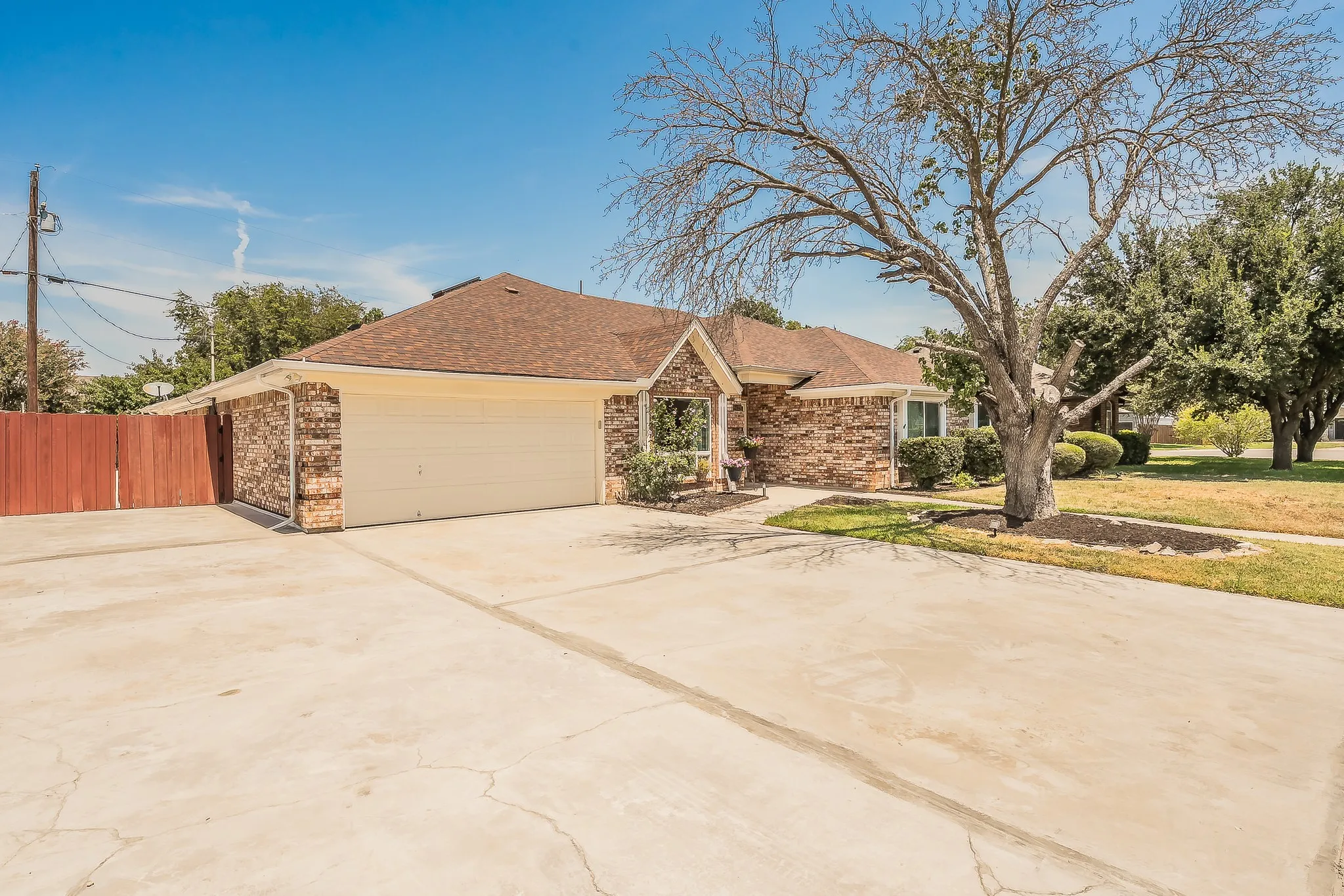 Single Family Residence For Sale in Tarrant County , 8429 Stephanie Drive, North Richland Hills, Texas 76182, 4 Bedroom, 3 Bathroom, 2 Garage spaces, 2,837 Sqft, built in 1988, mls#21349632, Real Estate Agent in North Richland Hills, Homes For Sale in Tarrant county, Homes For Sale in North Richland Hills, Realtor in North Richland Hills Texas, Real Estate Brokerage Independent Realty Texas, Luminita Cordes Realtor