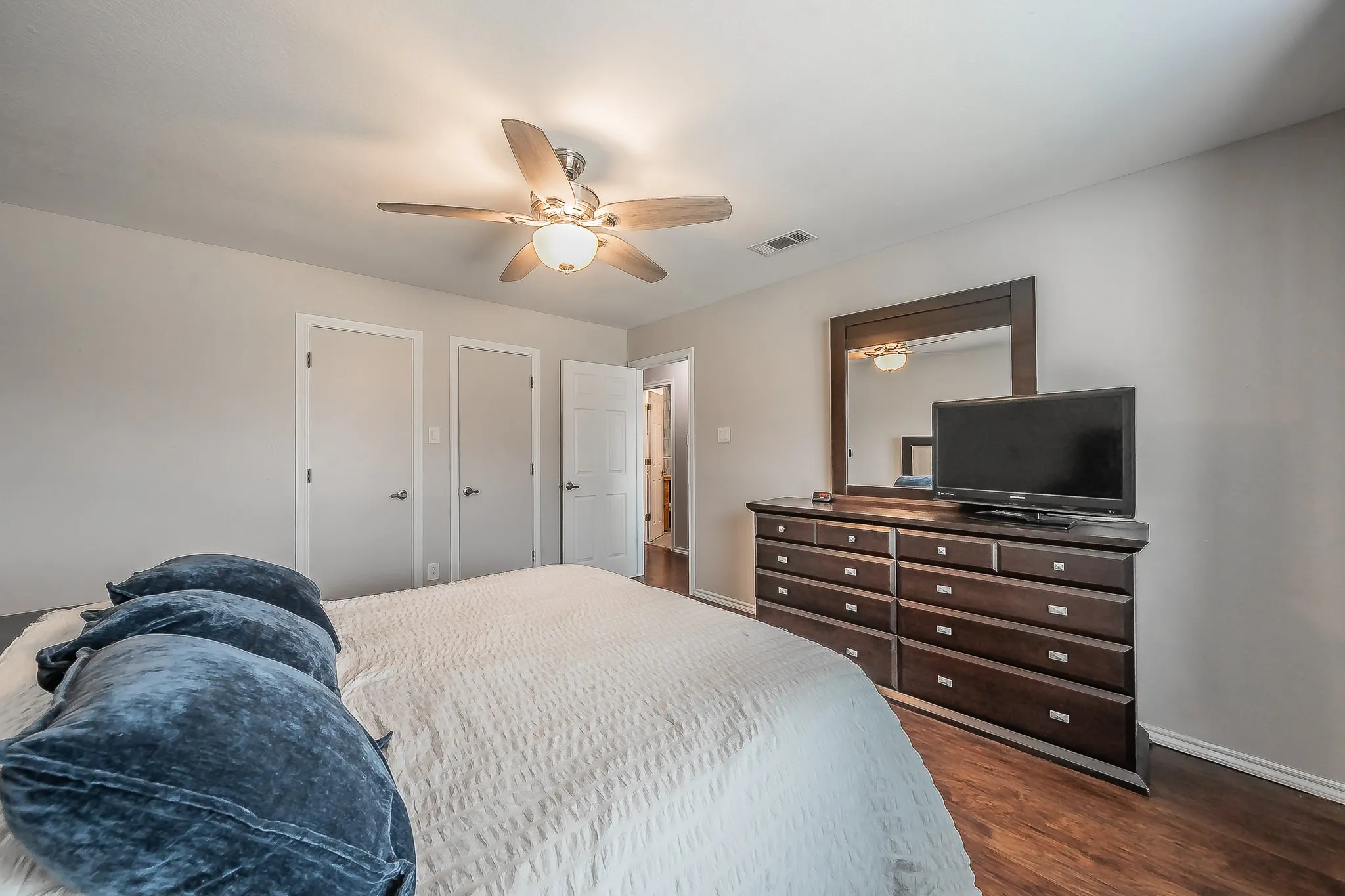 Single Family Residence For Sale in Tarrant County , 8429 Stephanie Drive, North Richland Hills, Texas 76182, 4 Bedroom, 3 Bathroom, 2 Garage spaces, 2,837 Sqft, built in 1988, mls#21349632, Real Estate Agent in North Richland Hills, Homes For Sale in Tarrant county, Homes For Sale in North Richland Hills, Realtor in North Richland Hills Texas, Real Estate Brokerage Independent Realty Texas, Luminita Cordes Realtor