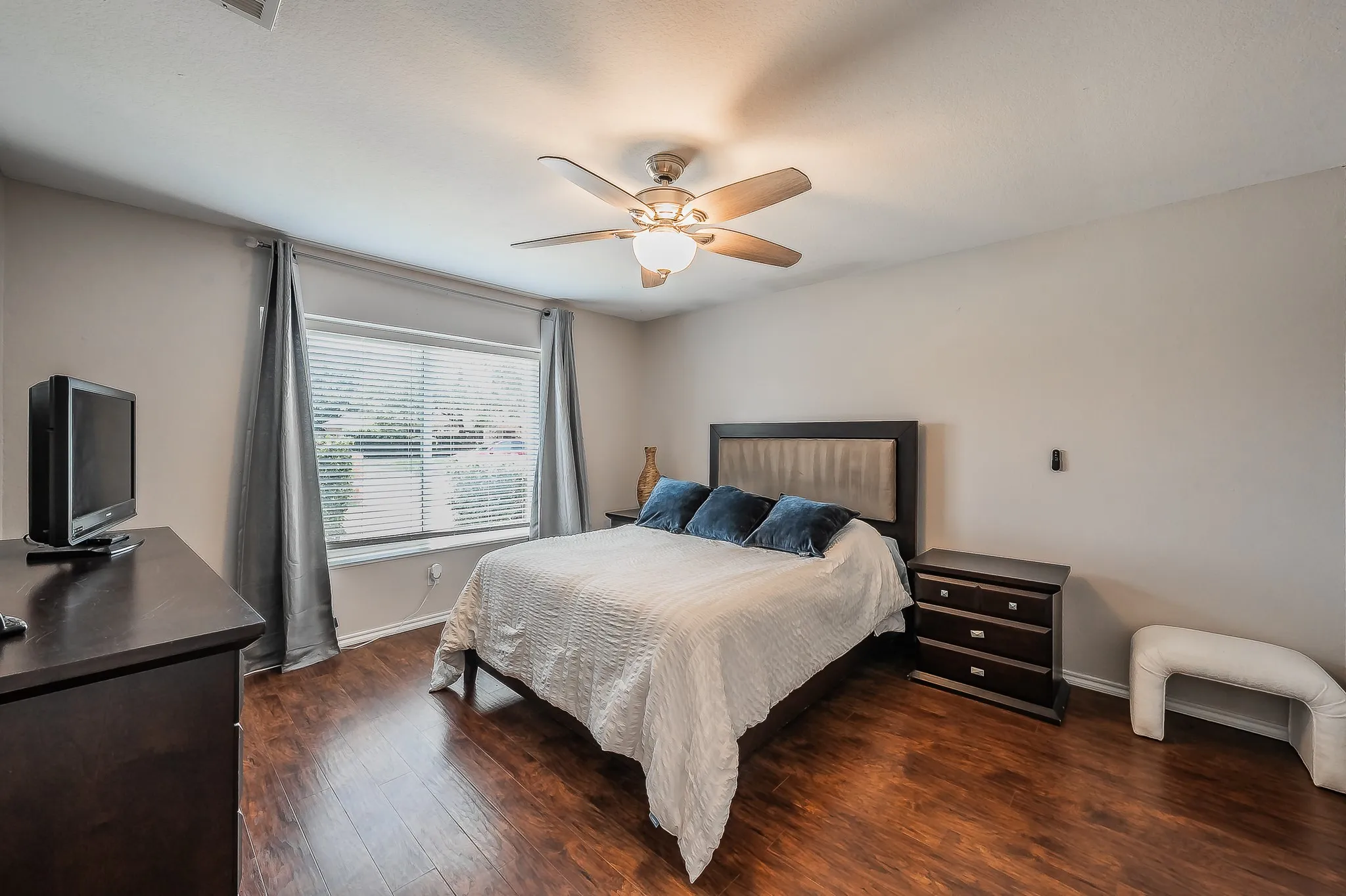 Single Family Residence For Sale in Tarrant County , 8429 Stephanie Drive, North Richland Hills, Texas 76182, 4 Bedroom, 3 Bathroom, 2 Garage spaces, 2,837 Sqft, built in 1988, mls#21349632, Real Estate Agent in North Richland Hills, Homes For Sale in Tarrant county, Homes For Sale in North Richland Hills, Realtor in North Richland Hills Texas, Real Estate Brokerage Independent Realty Texas, Luminita Cordes Realtor