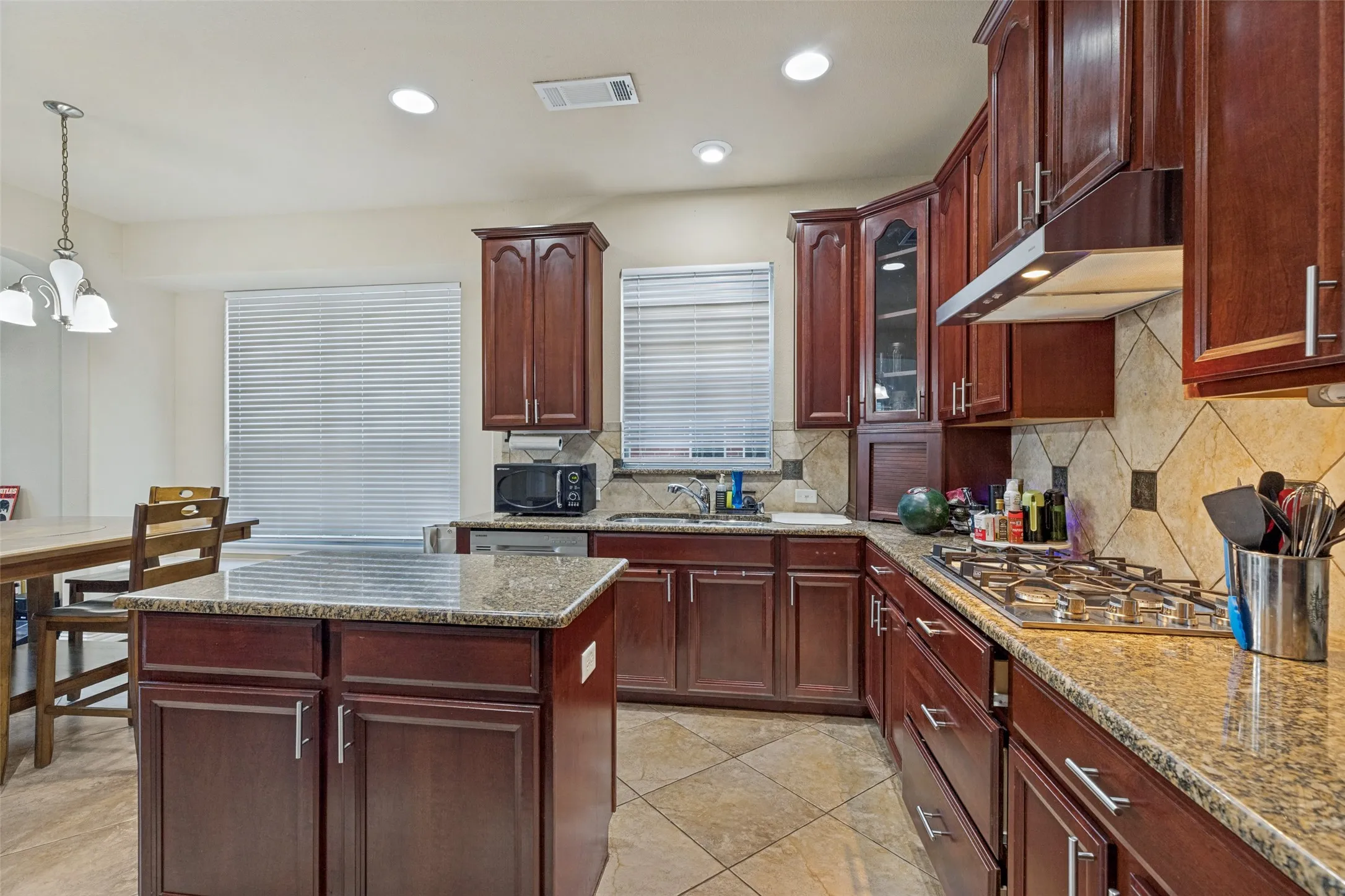 Single Family Residence For Rent in Collin County , 3501 Meridian Drive, Mc Kinney, Texas 75070, 3 Bedroom, 3 Bathroom, 2 Garage spaces, 2,059 Sqft, built in 2006, mls#21352245, Real Estate Agent in Mc Kinney, Homes For Rent in Collin county, Homes For Rent in Mc Kinney, Realtor in Mc Kinney Texas, Real Estate Brokerage Independent Realty Texas, Luminita Cordes Realtor