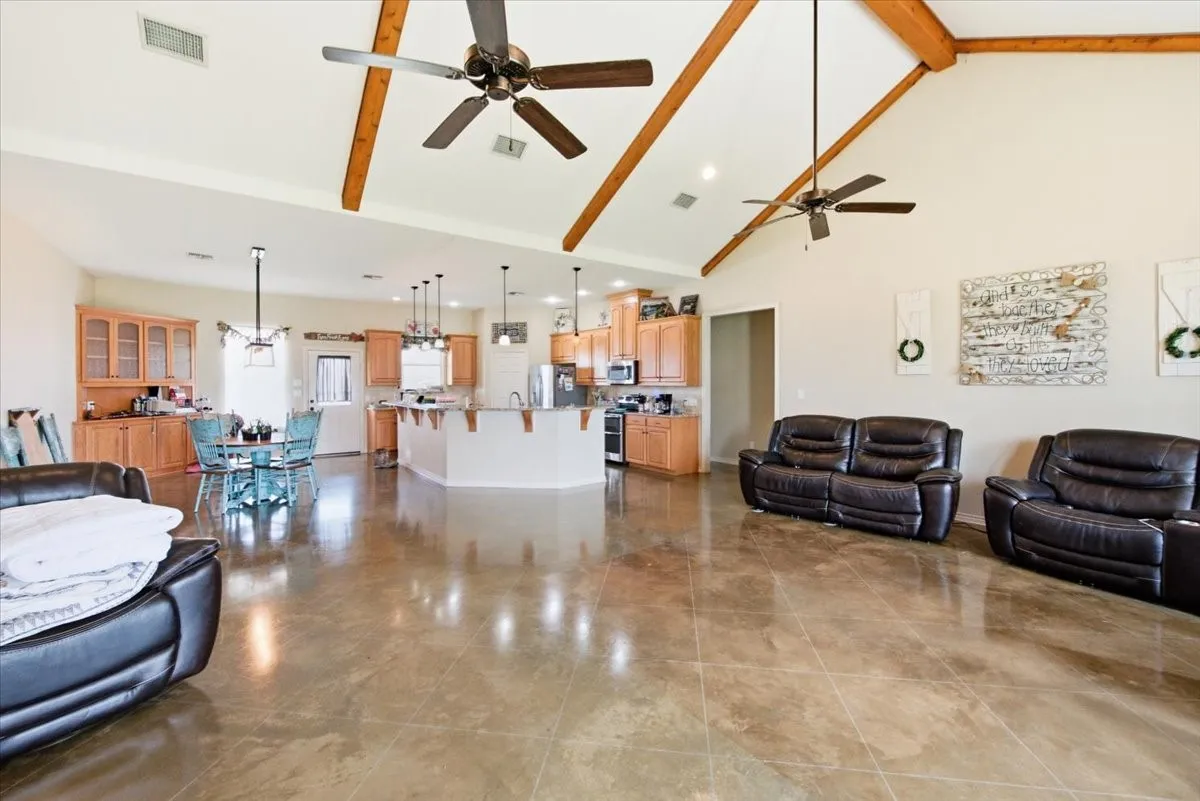 Single Family Residence For Sale in Limestone County , 411 N 6th Street, Coolidge, Texas 76635, 4 Bedroom, 3 Bathroom, Garage spaces, 2,625 Sqft, built in 2015, mls#21350209, Real Estate Agent in Coolidge, Homes For Sale in Limestone county, Homes For Sale in Coolidge, Realtor in Coolidge Texas, Real Estate Brokerage Independent Realty Texas, Luminita Cordes Realtor