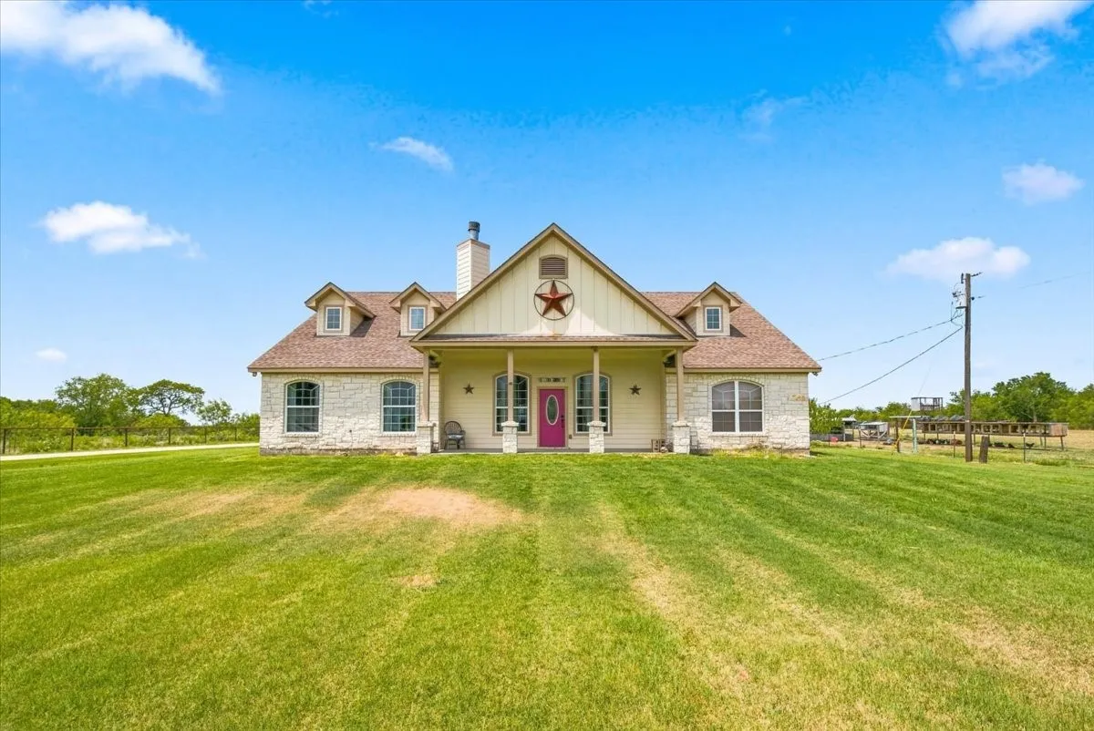 Single Family Residence For Sale in Limestone County , 411 N 6th Street, Coolidge, Texas 76635, 4 Bedroom, 3 Bathroom, Garage spaces, 2,625 Sqft, built in 2015, mls#21350209, Real Estate Agent in Coolidge, Homes For Sale in Limestone county, Homes For Sale in Coolidge, Realtor in Coolidge Texas, Real Estate Brokerage Independent Realty Texas, Luminita Cordes Realtor