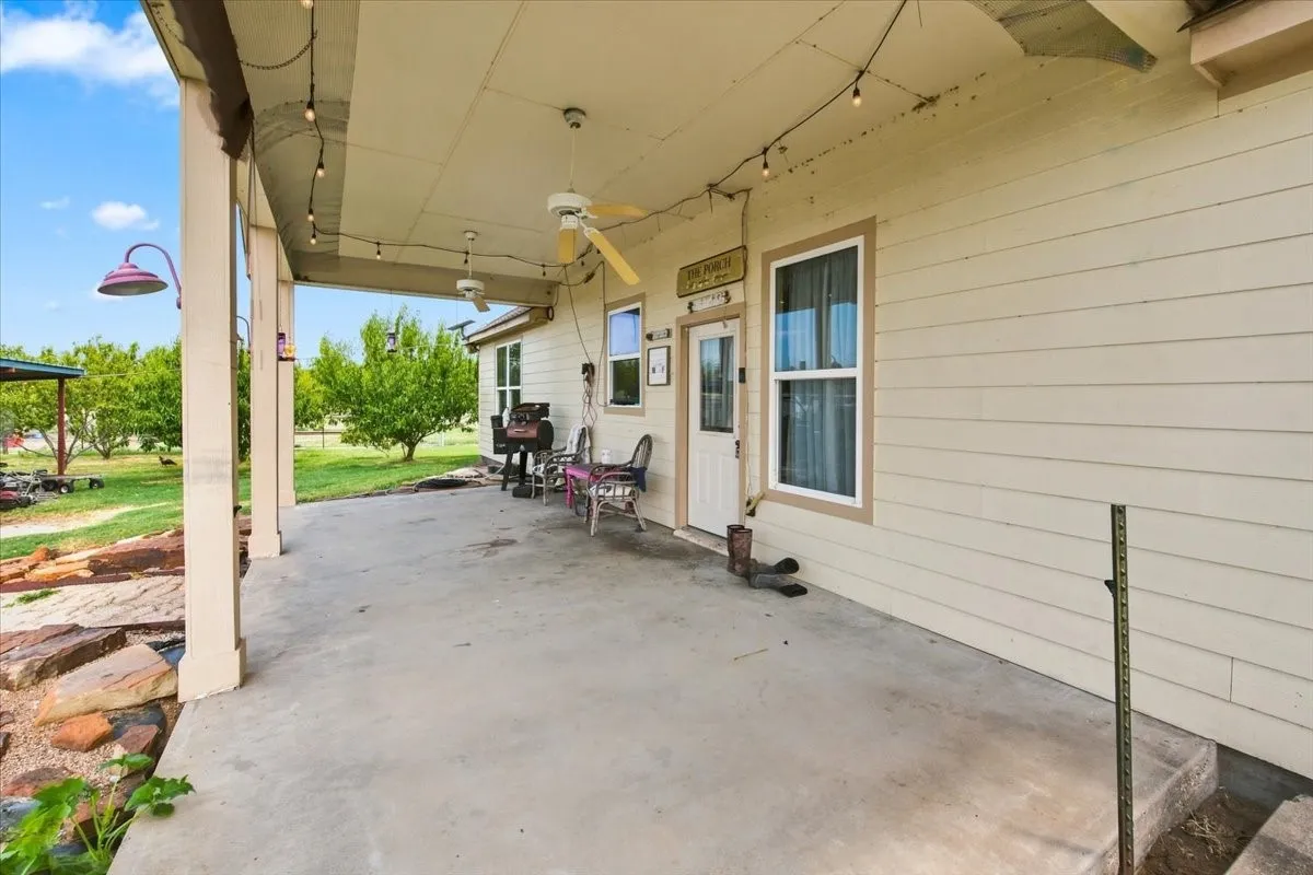 Single Family Residence For Sale in Limestone County , 411 N 6th Street, Coolidge, Texas 76635, 4 Bedroom, 3 Bathroom, Garage spaces, 2,625 Sqft, built in 2015, mls#21350209, Real Estate Agent in Coolidge, Homes For Sale in Limestone county, Homes For Sale in Coolidge, Realtor in Coolidge Texas, Real Estate Brokerage Independent Realty Texas, Luminita Cordes Realtor