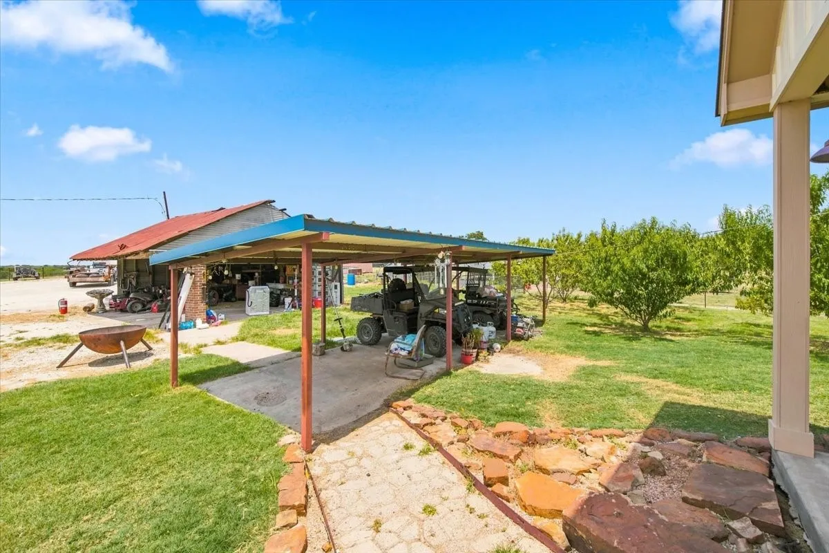 Single Family Residence For Sale in Limestone County , 411 N 6th Street, Coolidge, Texas 76635, 4 Bedroom, 3 Bathroom, Garage spaces, 2,625 Sqft, built in 2015, mls#21350209, Real Estate Agent in Coolidge, Homes For Sale in Limestone county, Homes For Sale in Coolidge, Realtor in Coolidge Texas, Real Estate Brokerage Independent Realty Texas, Luminita Cordes Realtor