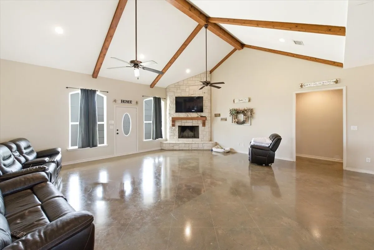Single Family Residence For Sale in Limestone County , 411 N 6th Street, Coolidge, Texas 76635, 4 Bedroom, 3 Bathroom, Garage spaces, 2,625 Sqft, built in 2015, mls#21350209, Real Estate Agent in Coolidge, Homes For Sale in Limestone county, Homes For Sale in Coolidge, Realtor in Coolidge Texas, Real Estate Brokerage Independent Realty Texas, Luminita Cordes Realtor