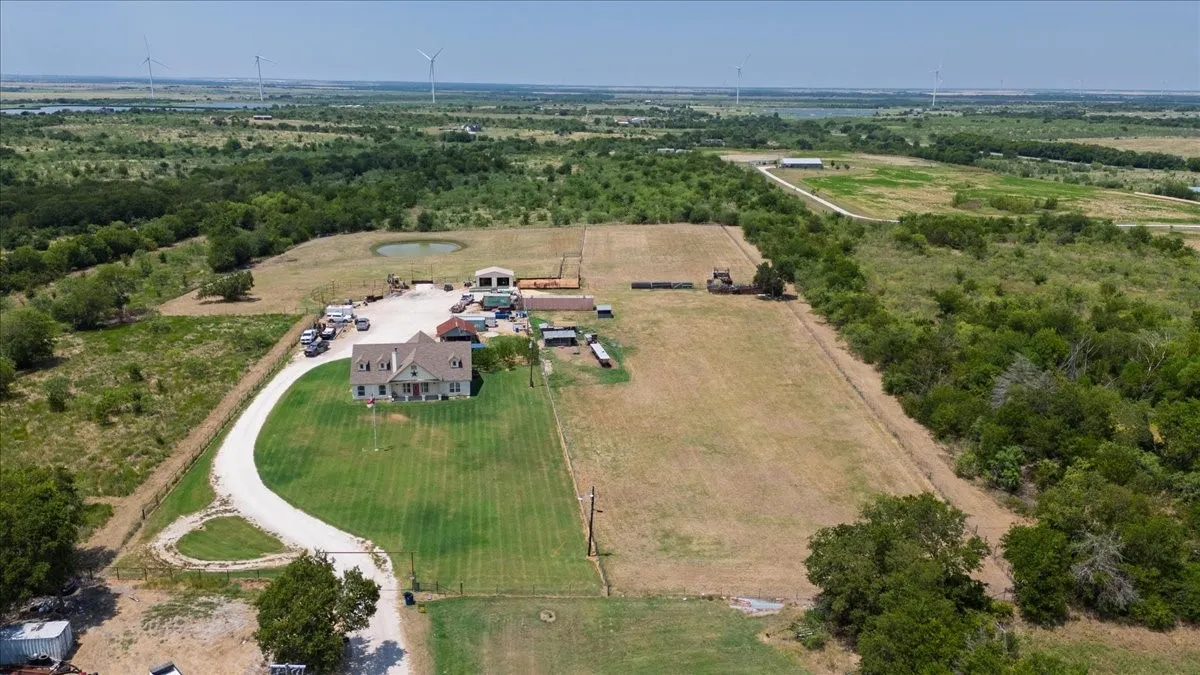 Single Family Residence For Sale in Limestone County , 411 N 6th Street, Coolidge, Texas 76635, 4 Bedroom, 3 Bathroom, Garage spaces, 2,625 Sqft, built in 2015, mls#21350209, Real Estate Agent in Coolidge, Homes For Sale in Limestone county, Homes For Sale in Coolidge, Realtor in Coolidge Texas, Real Estate Brokerage Independent Realty Texas, Luminita Cordes Realtor