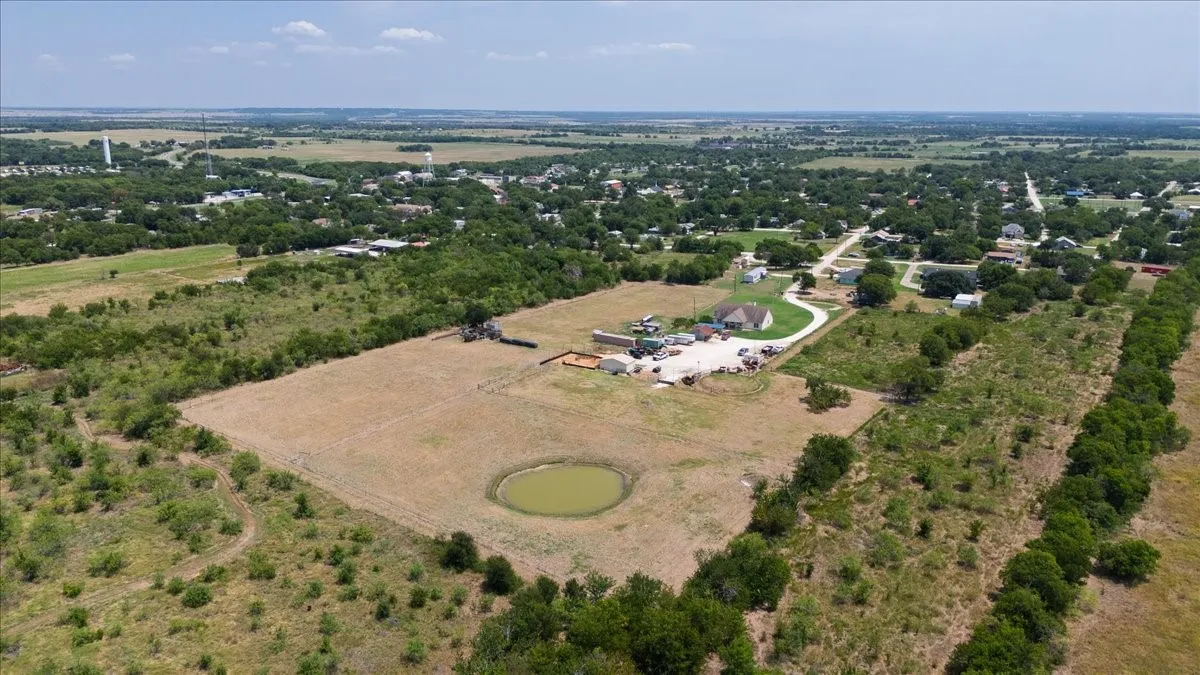 Single Family Residence For Sale in Limestone County , 411 N 6th Street, Coolidge, Texas 76635, 4 Bedroom, 3 Bathroom, Garage spaces, 2,625 Sqft, built in 2015, mls#21350209, Real Estate Agent in Coolidge, Homes For Sale in Limestone county, Homes For Sale in Coolidge, Realtor in Coolidge Texas, Real Estate Brokerage Independent Realty Texas, Luminita Cordes Realtor