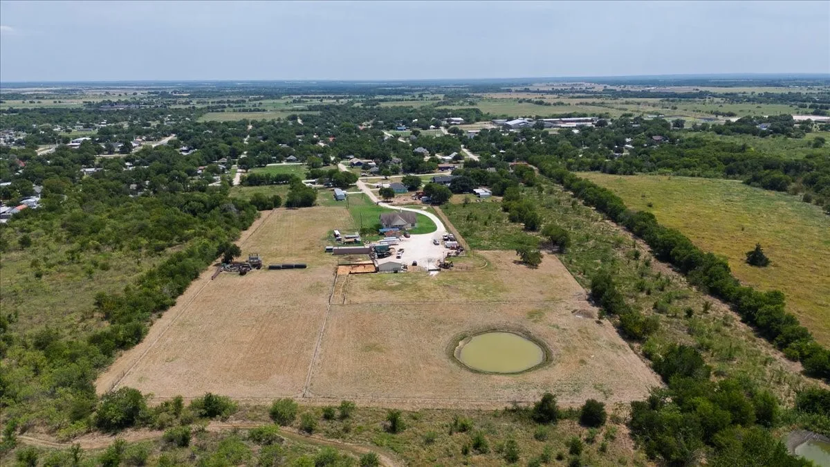 Single Family Residence For Sale in Limestone County , 411 N 6th Street, Coolidge, Texas 76635, 4 Bedroom, 3 Bathroom, Garage spaces, 2,625 Sqft, built in 2015, mls#21350209, Real Estate Agent in Coolidge, Homes For Sale in Limestone county, Homes For Sale in Coolidge, Realtor in Coolidge Texas, Real Estate Brokerage Independent Realty Texas, Luminita Cordes Realtor
