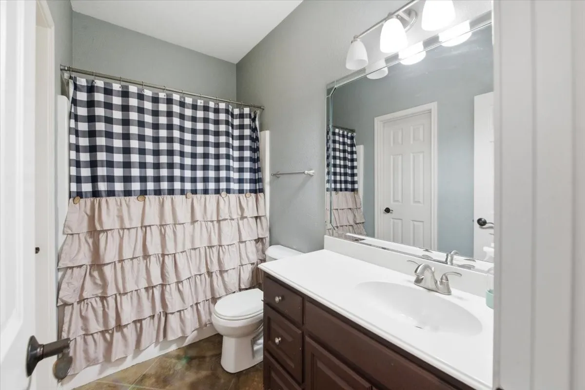 Single Family Residence For Sale in Limestone County , 411 N 6th Street, Coolidge, Texas 76635, 4 Bedroom, 3 Bathroom, Garage spaces, 2,625 Sqft, built in 2015, mls#21350209, Real Estate Agent in Coolidge, Homes For Sale in Limestone county, Homes For Sale in Coolidge, Realtor in Coolidge Texas, Real Estate Brokerage Independent Realty Texas, Luminita Cordes Realtor