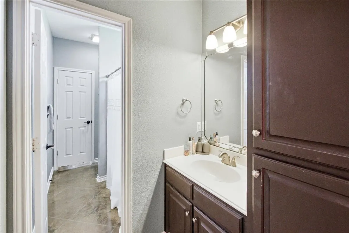 Single Family Residence For Sale in Limestone County , 411 N 6th Street, Coolidge, Texas 76635, 4 Bedroom, 3 Bathroom, Garage spaces, 2,625 Sqft, built in 2015, mls#21350209, Real Estate Agent in Coolidge, Homes For Sale in Limestone county, Homes For Sale in Coolidge, Realtor in Coolidge Texas, Real Estate Brokerage Independent Realty Texas, Luminita Cordes Realtor