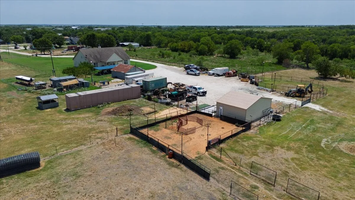 Single Family Residence For Sale in Limestone County , 411 N 6th Street, Coolidge, Texas 76635, 4 Bedroom, 3 Bathroom, Garage spaces, 2,625 Sqft, built in 2015, mls#21350209, Real Estate Agent in Coolidge, Homes For Sale in Limestone county, Homes For Sale in Coolidge, Realtor in Coolidge Texas, Real Estate Brokerage Independent Realty Texas, Luminita Cordes Realtor
