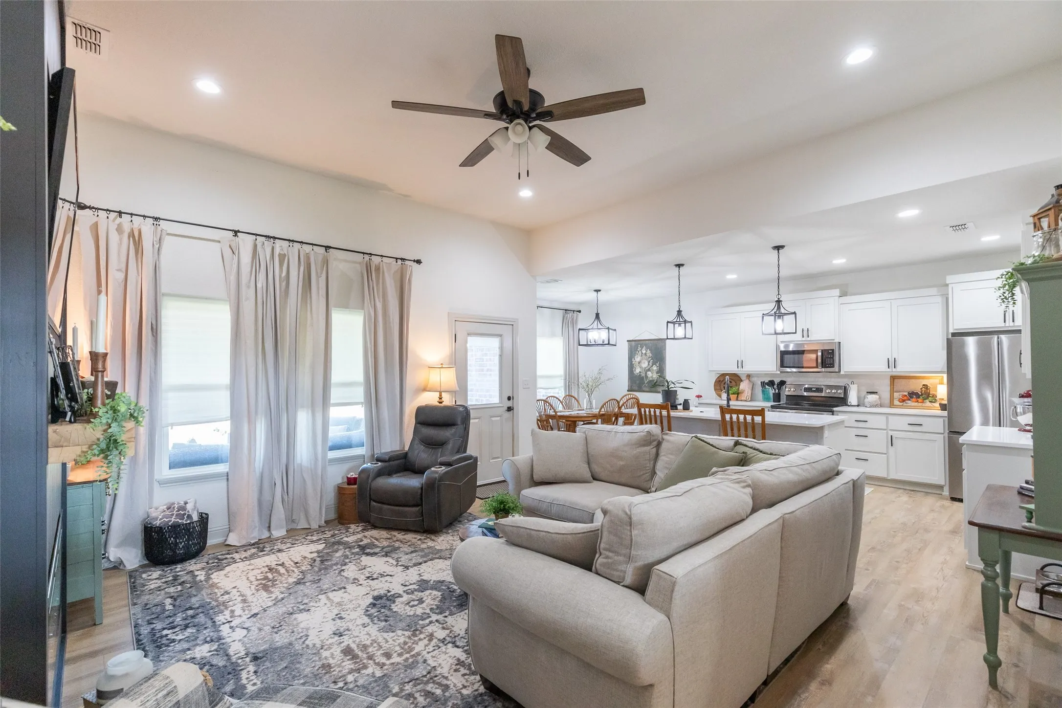 Single Family Residence For Sale in Callahan County , 202 Marlin Street, Clyde, Texas 79510, 4 Bedroom, 2 Bathroom, 2 Garage spaces, 1,870 Sqft, built in 2022, mls#21352815, Real Estate Agent in Clyde, Homes For Sale in Callahan county, Homes For Sale in Clyde, Realtor in Clyde Texas, Real Estate Brokerage Independent Realty Texas, Luminita Cordes Realtor