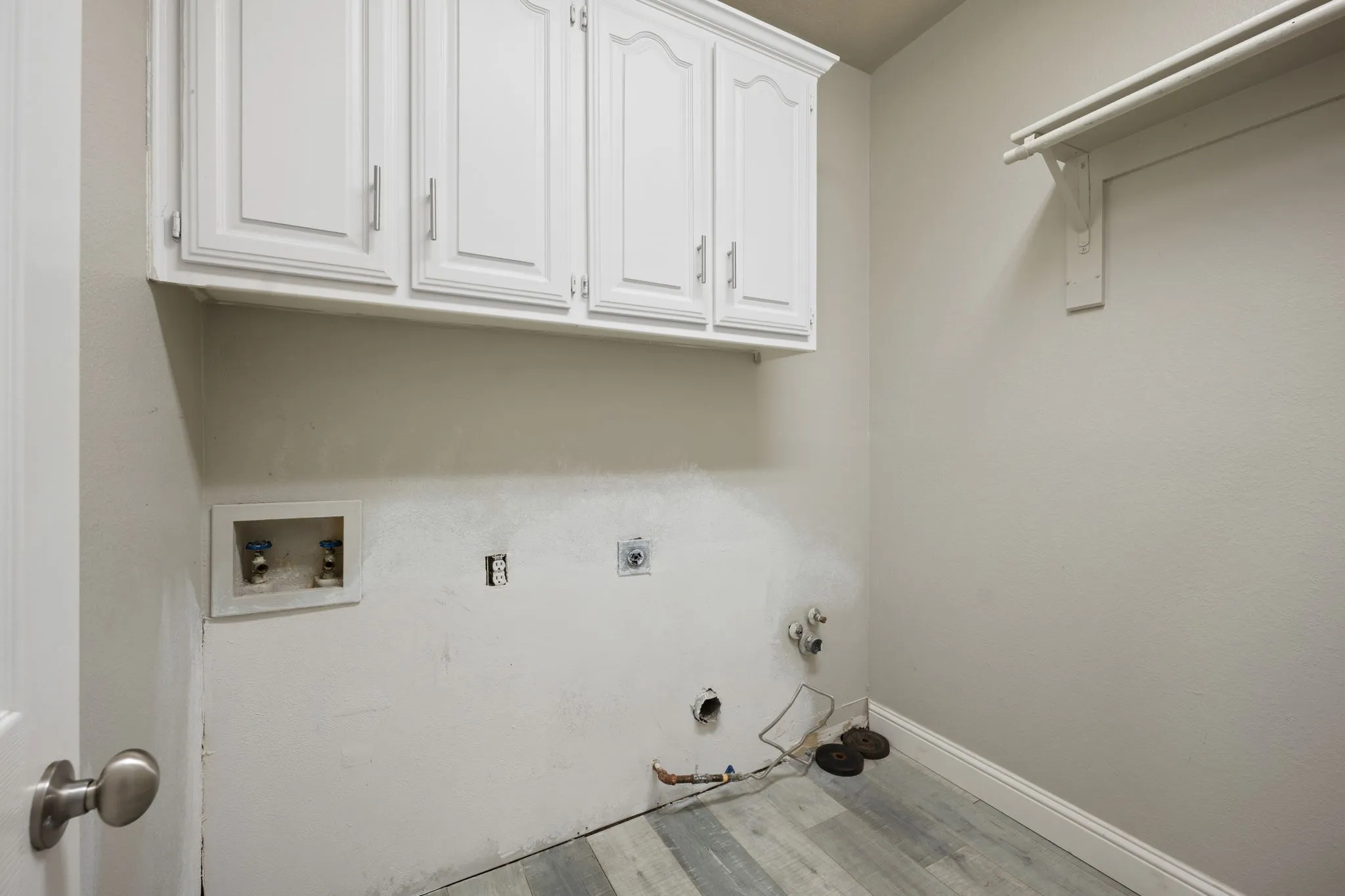 Single Family Residence For Sale in Dallas County , 2311 Creekside Circle N, Irving, Texas 75063, 4 Bedroom, 4 Bathroom, 2 Garage spaces, 3,355 Sqft, built in 1990, mls#21348469, Real Estate Agent in Irving, Homes For Sale in Dallas county, Homes For Sale in Irving, Realtor in Irving Texas, Real Estate Brokerage Independent Realty Texas, Luminita Cordes Realtor