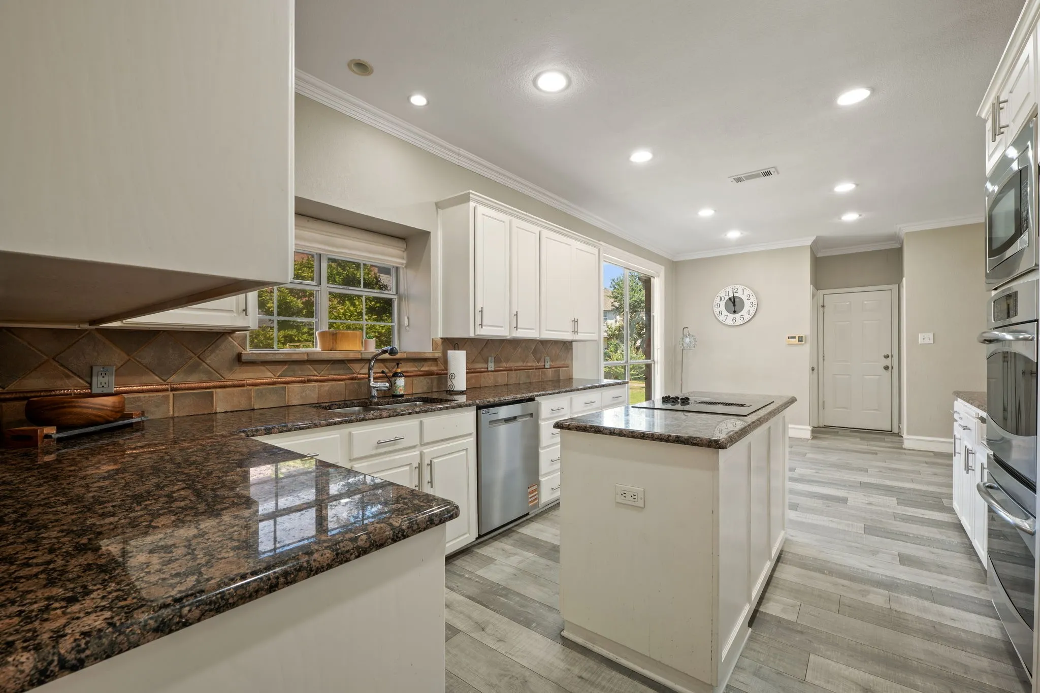 Single Family Residence For Sale in Dallas County , 2311 Creekside Circle N, Irving, Texas 75063, 4 Bedroom, 4 Bathroom, 2 Garage spaces, 3,355 Sqft, built in 1990, mls#21348469, Real Estate Agent in Irving, Homes For Sale in Dallas county, Homes For Sale in Irving, Realtor in Irving Texas, Real Estate Brokerage Independent Realty Texas, Luminita Cordes Realtor