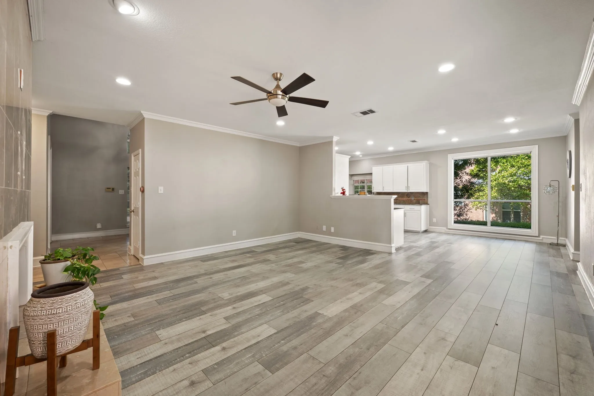 Single Family Residence For Sale in Dallas County , 2311 Creekside Circle N, Irving, Texas 75063, 4 Bedroom, 4 Bathroom, 2 Garage spaces, 3,355 Sqft, built in 1990, mls#21348469, Real Estate Agent in Irving, Homes For Sale in Dallas county, Homes For Sale in Irving, Realtor in Irving Texas, Real Estate Brokerage Independent Realty Texas, Luminita Cordes Realtor