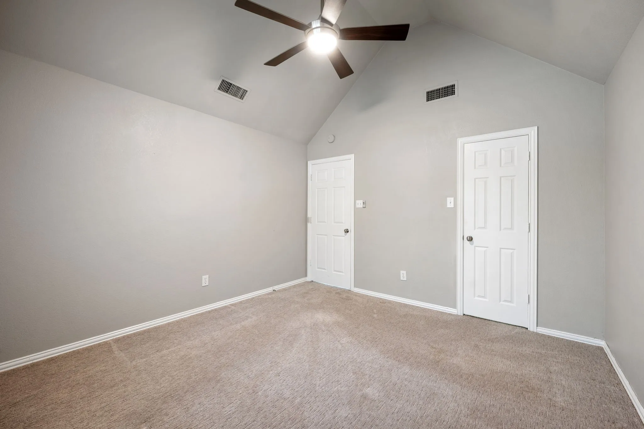 Single Family Residence For Sale in Dallas County , 2311 Creekside Circle N, Irving, Texas 75063, 4 Bedroom, 4 Bathroom, 2 Garage spaces, 3,355 Sqft, built in 1990, mls#21348469, Real Estate Agent in Irving, Homes For Sale in Dallas county, Homes For Sale in Irving, Realtor in Irving Texas, Real Estate Brokerage Independent Realty Texas, Luminita Cordes Realtor