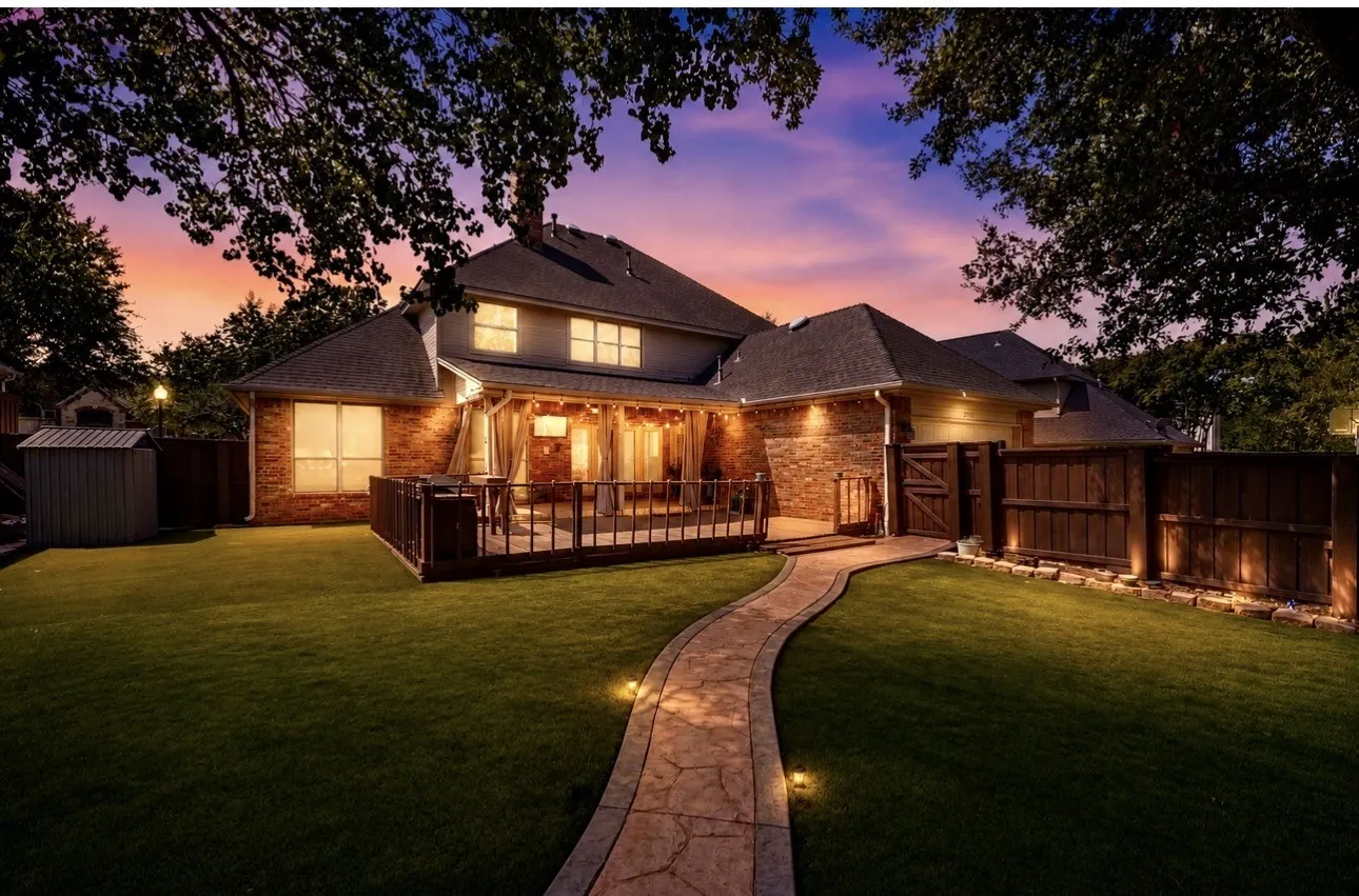Single Family Residence For Sale in Dallas County , 2311 Creekside Circle N, Irving, Texas 75063, 4 Bedroom, 4 Bathroom, 2 Garage spaces, 3,355 Sqft, built in 1990, mls#21348469, Real Estate Agent in Irving, Homes For Sale in Dallas county, Homes For Sale in Irving, Realtor in Irving Texas, Real Estate Brokerage Independent Realty Texas, Luminita Cordes Realtor