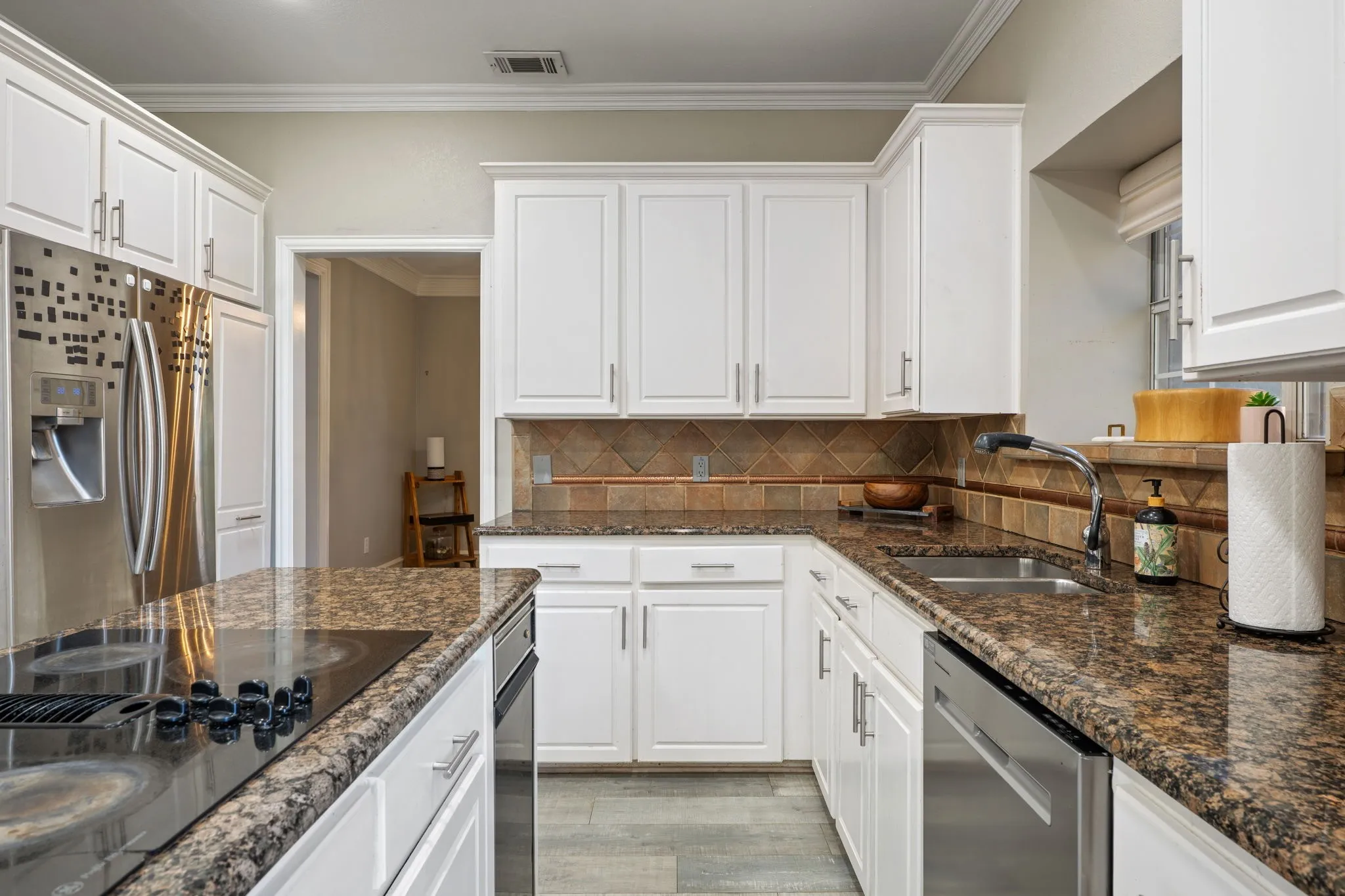 Single Family Residence For Sale in Dallas County , 2311 Creekside Circle N, Irving, Texas 75063, 4 Bedroom, 4 Bathroom, 2 Garage spaces, 3,355 Sqft, built in 1990, mls#21348469, Real Estate Agent in Irving, Homes For Sale in Dallas county, Homes For Sale in Irving, Realtor in Irving Texas, Real Estate Brokerage Independent Realty Texas, Luminita Cordes Realtor
