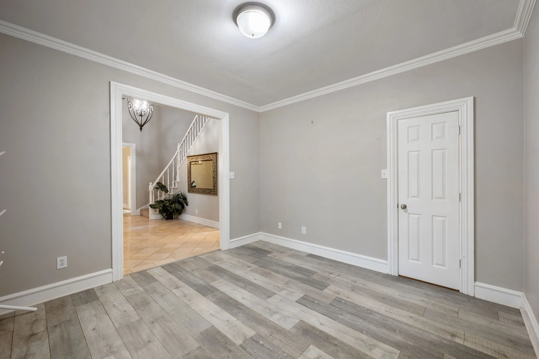 Single Family Residence For Sale in Dallas County , 2311 Creekside Circle N, Irving, Texas 75063, 4 Bedroom, 4 Bathroom, 2 Garage spaces, 3,355 Sqft, built in 1990, mls#21348469, Real Estate Agent in Irving, Homes For Sale in Dallas county, Homes For Sale in Irving, Realtor in Irving Texas, Real Estate Brokerage Independent Realty Texas, Luminita Cordes Realtor