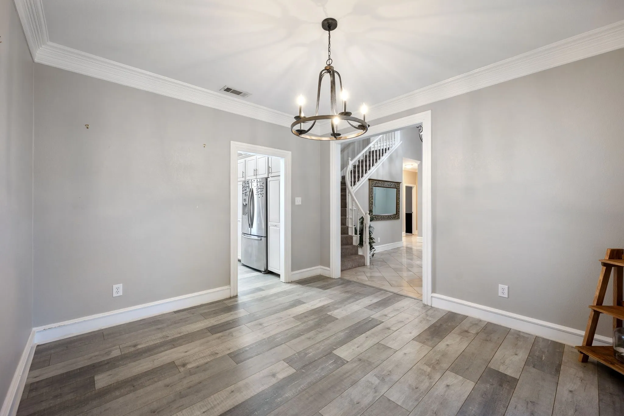 Single Family Residence For Sale in Dallas County , 2311 Creekside Circle N, Irving, Texas 75063, 4 Bedroom, 4 Bathroom, 2 Garage spaces, 3,355 Sqft, built in 1990, mls#21348469, Real Estate Agent in Irving, Homes For Sale in Dallas county, Homes For Sale in Irving, Realtor in Irving Texas, Real Estate Brokerage Independent Realty Texas, Luminita Cordes Realtor