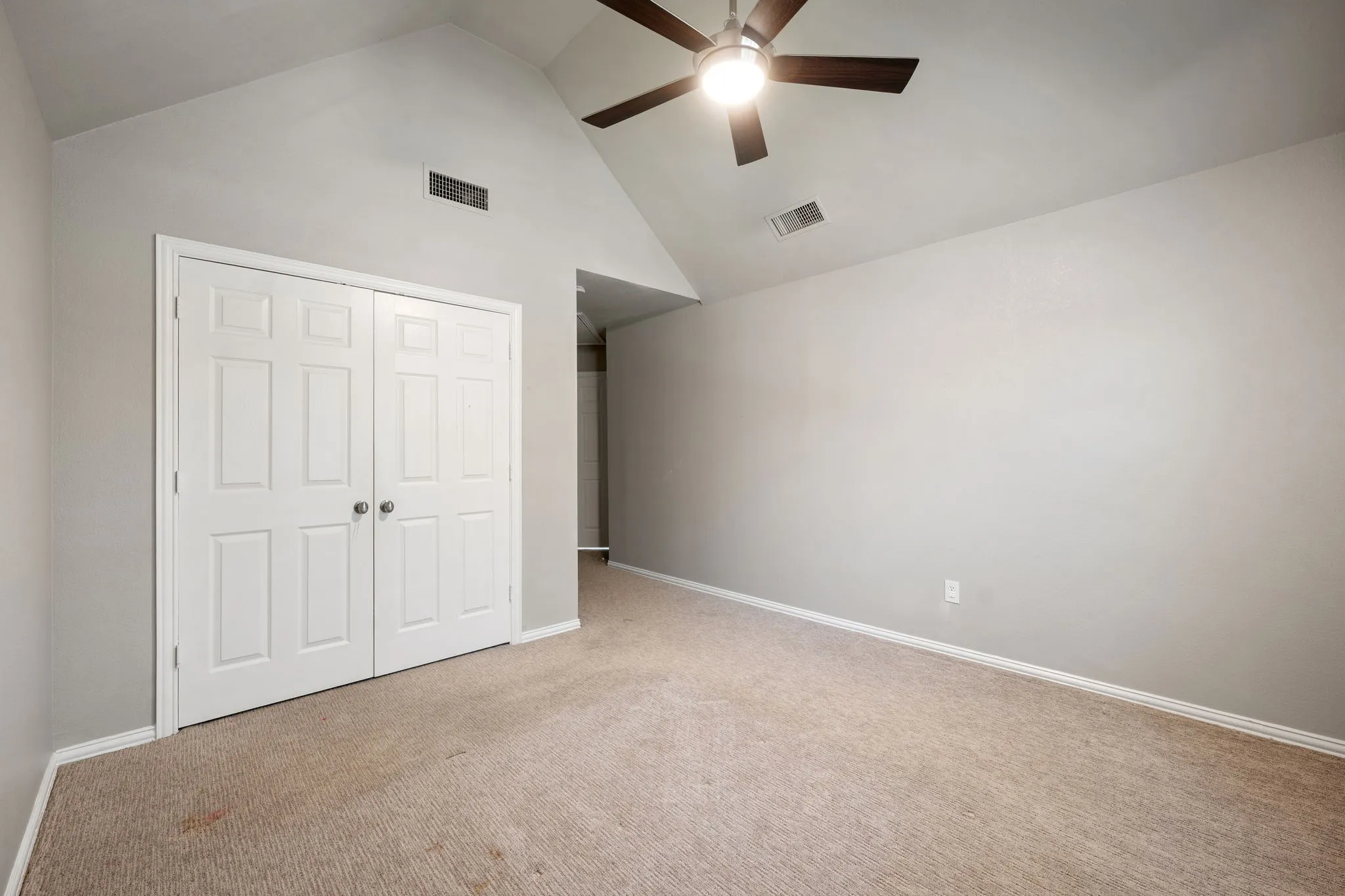 Single Family Residence For Sale in Dallas County , 2311 Creekside Circle N, Irving, Texas 75063, 4 Bedroom, 4 Bathroom, 2 Garage spaces, 3,355 Sqft, built in 1990, mls#21348469, Real Estate Agent in Irving, Homes For Sale in Dallas county, Homes For Sale in Irving, Realtor in Irving Texas, Real Estate Brokerage Independent Realty Texas, Luminita Cordes Realtor