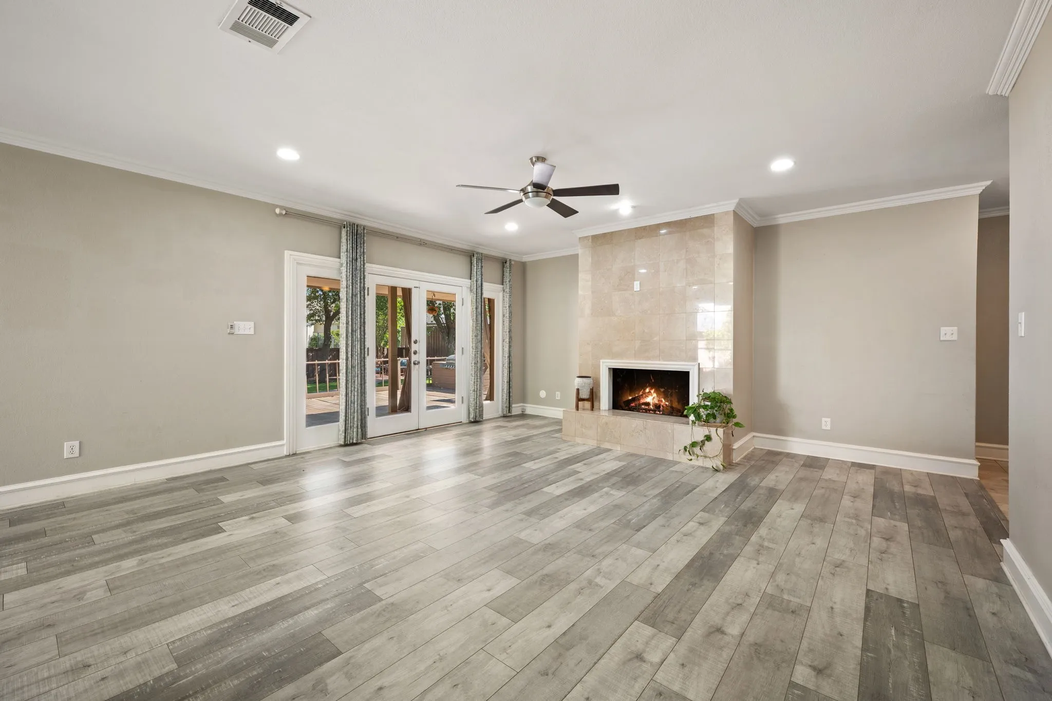 Single Family Residence For Sale in Dallas County , 2311 Creekside Circle N, Irving, Texas 75063, 4 Bedroom, 4 Bathroom, 2 Garage spaces, 3,355 Sqft, built in 1990, mls#21348469, Real Estate Agent in Irving, Homes For Sale in Dallas county, Homes For Sale in Irving, Realtor in Irving Texas, Real Estate Brokerage Independent Realty Texas, Luminita Cordes Realtor