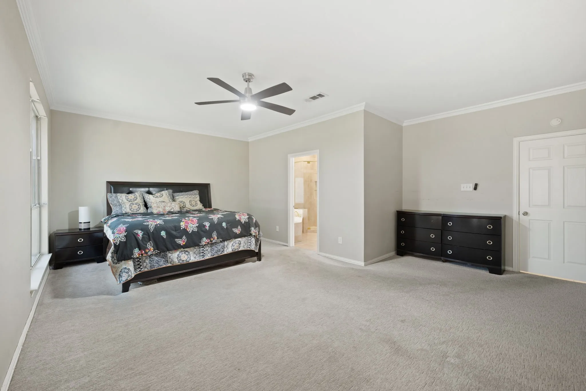 Single Family Residence For Sale in Dallas County , 2311 Creekside Circle N, Irving, Texas 75063, 4 Bedroom, 4 Bathroom, 2 Garage spaces, 3,355 Sqft, built in 1990, mls#21348469, Real Estate Agent in Irving, Homes For Sale in Dallas county, Homes For Sale in Irving, Realtor in Irving Texas, Real Estate Brokerage Independent Realty Texas, Luminita Cordes Realtor