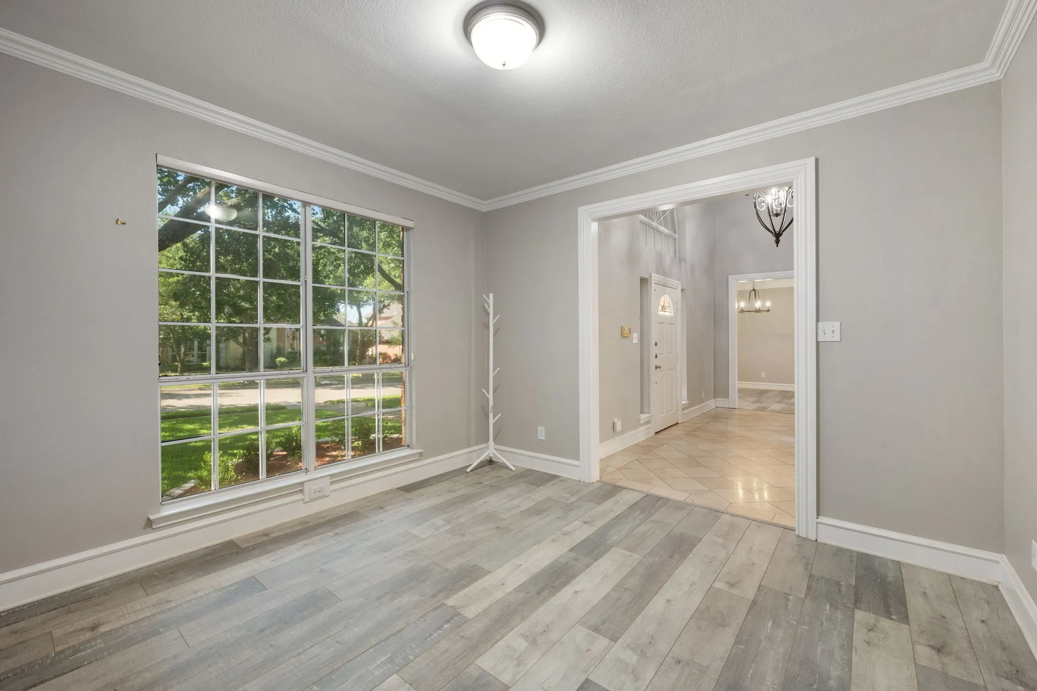 Single Family Residence For Sale in Dallas County , 2311 Creekside Circle N, Irving, Texas 75063, 4 Bedroom, 4 Bathroom, 2 Garage spaces, 3,355 Sqft, built in 1990, mls#21348469, Real Estate Agent in Irving, Homes For Sale in Dallas county, Homes For Sale in Irving, Realtor in Irving Texas, Real Estate Brokerage Independent Realty Texas, Luminita Cordes Realtor