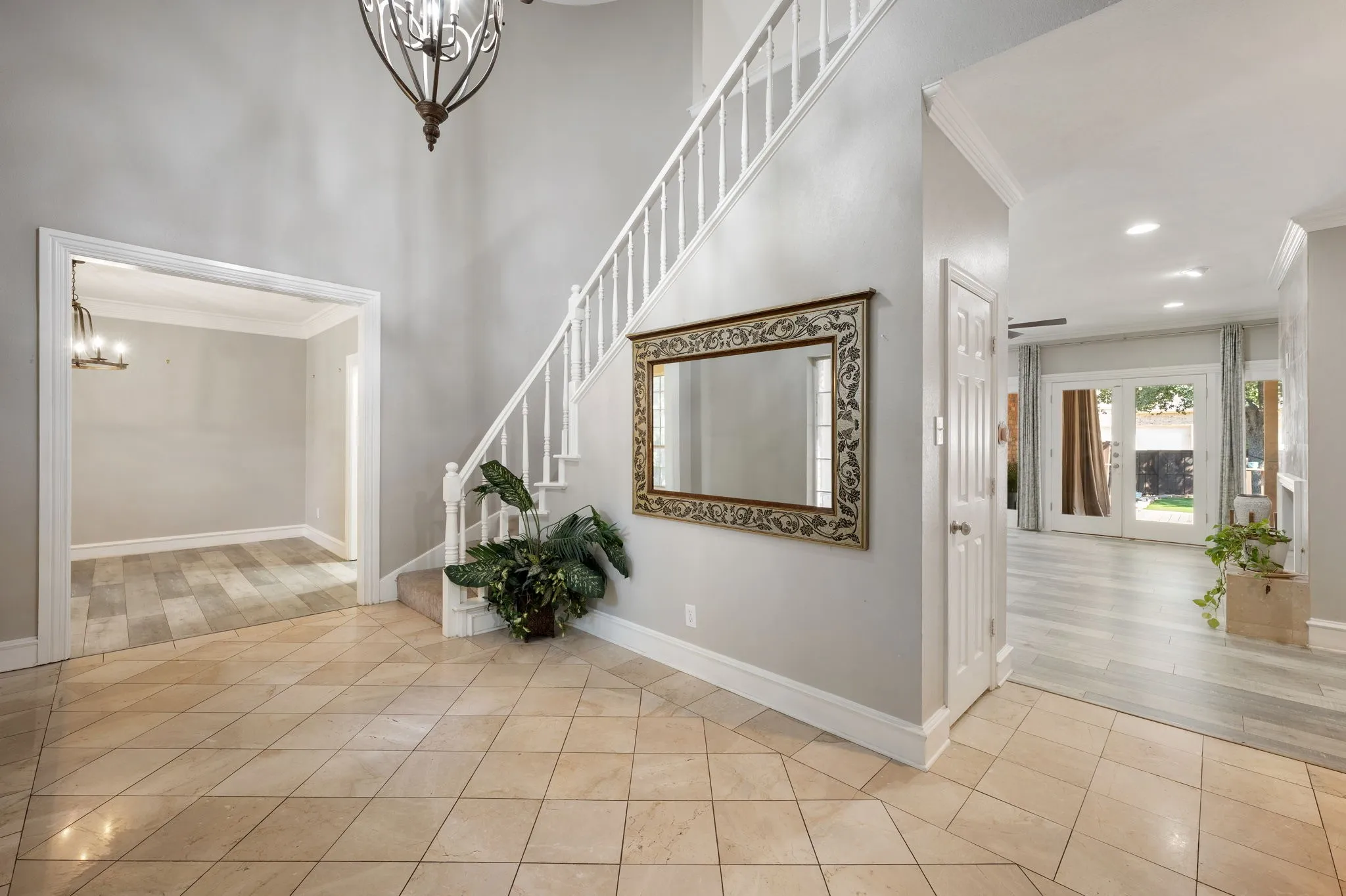 Single Family Residence For Sale in Dallas County , 2311 Creekside Circle N, Irving, Texas 75063, 4 Bedroom, 4 Bathroom, 2 Garage spaces, 3,355 Sqft, built in 1990, mls#21348469, Real Estate Agent in Irving, Homes For Sale in Dallas county, Homes For Sale in Irving, Realtor in Irving Texas, Real Estate Brokerage Independent Realty Texas, Luminita Cordes Realtor