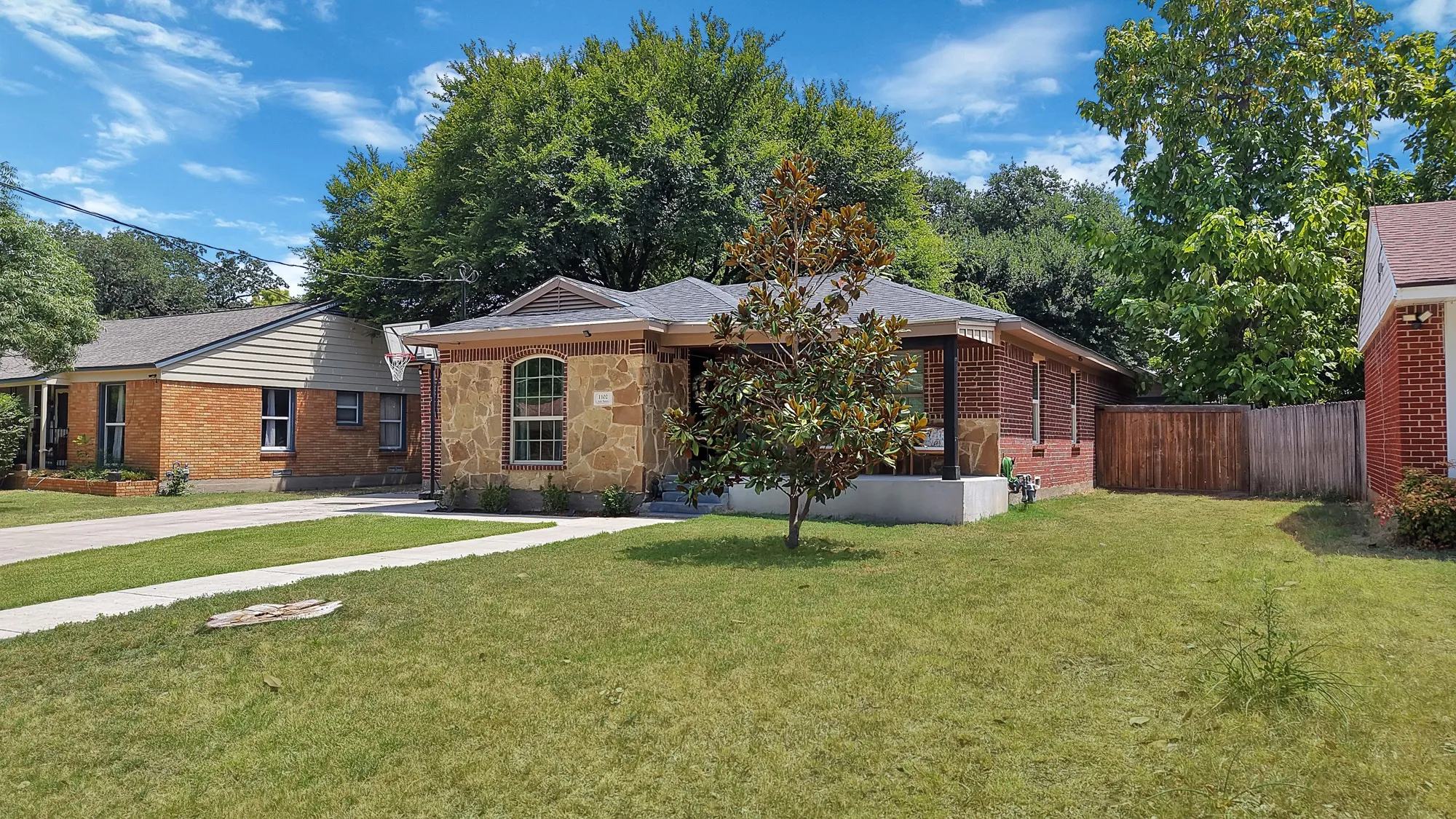 Single Family Residence For Sale in Dallas County , 1102 Ash Street, Irving, Texas 75060, 4 Bedroom, 2 Bathroom, Garage spaces, 1,430 Sqft, built in 1950, mls#21352538, Real Estate Agent in Irving, Homes For Sale in Dallas county, Homes For Sale in Irving, Realtor in Irving Texas, Real Estate Brokerage Independent Realty Texas, Luminita Cordes Realtor