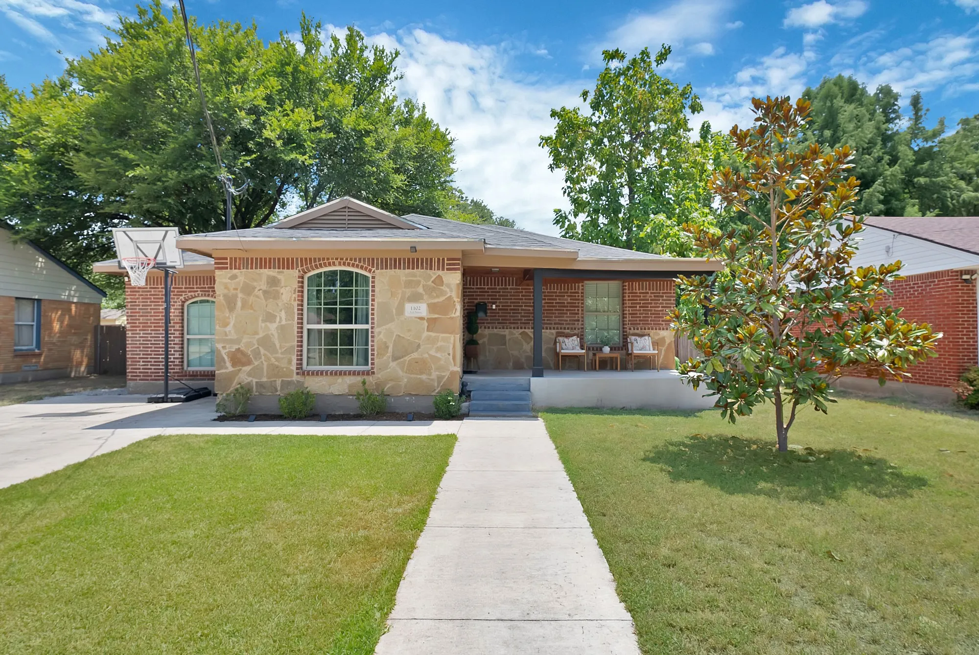Single Family Residence For Sale in Dallas County , 1102 Ash Street, Irving, Texas 75060, 4 Bedroom, 2 Bathroom, Garage spaces, 1,430 Sqft, built in 1950, mls#21352538, Real Estate Agent in Irving, Homes For Sale in Dallas county, Homes For Sale in Irving, Realtor in Irving Texas, Real Estate Brokerage Independent Realty Texas, Luminita Cordes Realtor