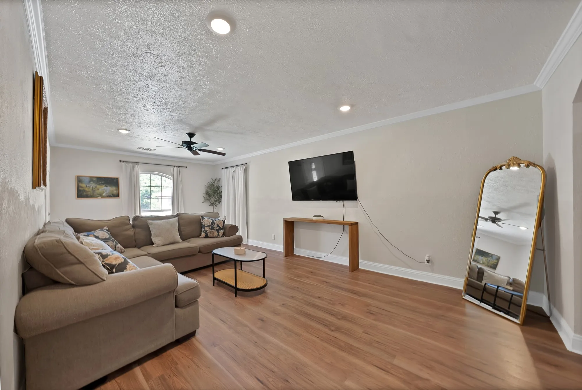 Single Family Residence For Sale in Dallas County , 1102 Ash Street, Irving, Texas 75060, 4 Bedroom, 2 Bathroom, Garage spaces, 1,430 Sqft, built in 1950, mls#21352538, Real Estate Agent in Irving, Homes For Sale in Dallas county, Homes For Sale in Irving, Realtor in Irving Texas, Real Estate Brokerage Independent Realty Texas, Luminita Cordes Realtor
