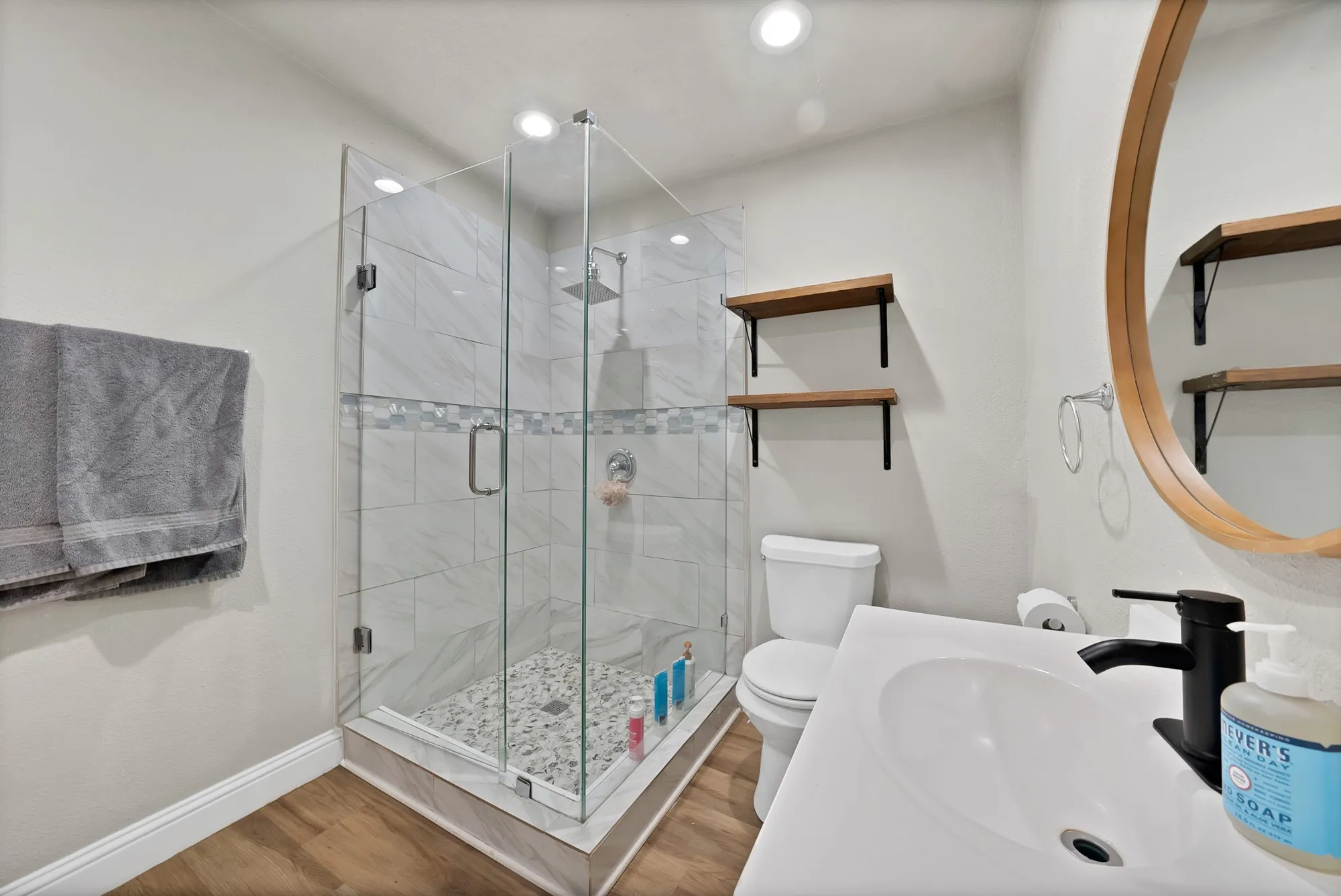 Single Family Residence For Sale in Dallas County , 1102 Ash Street, Irving, Texas 75060, 4 Bedroom, 2 Bathroom, Garage spaces, 1,430 Sqft, built in 1950, mls#21352538, Real Estate Agent in Irving, Homes For Sale in Dallas county, Homes For Sale in Irving, Realtor in Irving Texas, Real Estate Brokerage Independent Realty Texas, Luminita Cordes Realtor