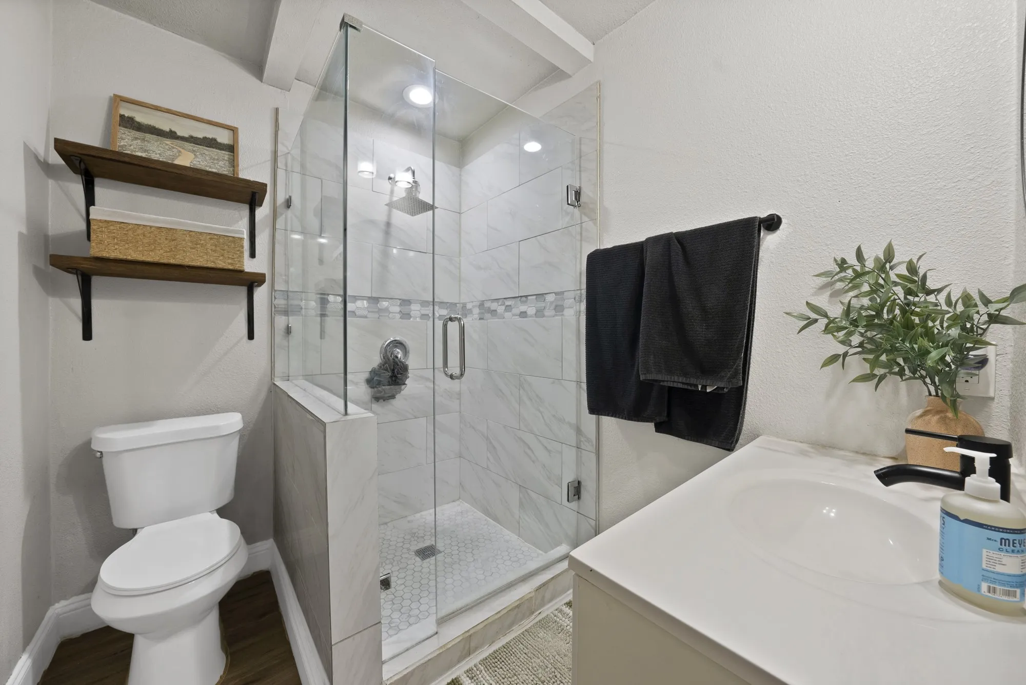 Single Family Residence For Sale in Dallas County , 1102 Ash Street, Irving, Texas 75060, 4 Bedroom, 2 Bathroom, Garage spaces, 1,430 Sqft, built in 1950, mls#21352538, Real Estate Agent in Irving, Homes For Sale in Dallas county, Homes For Sale in Irving, Realtor in Irving Texas, Real Estate Brokerage Independent Realty Texas, Luminita Cordes Realtor