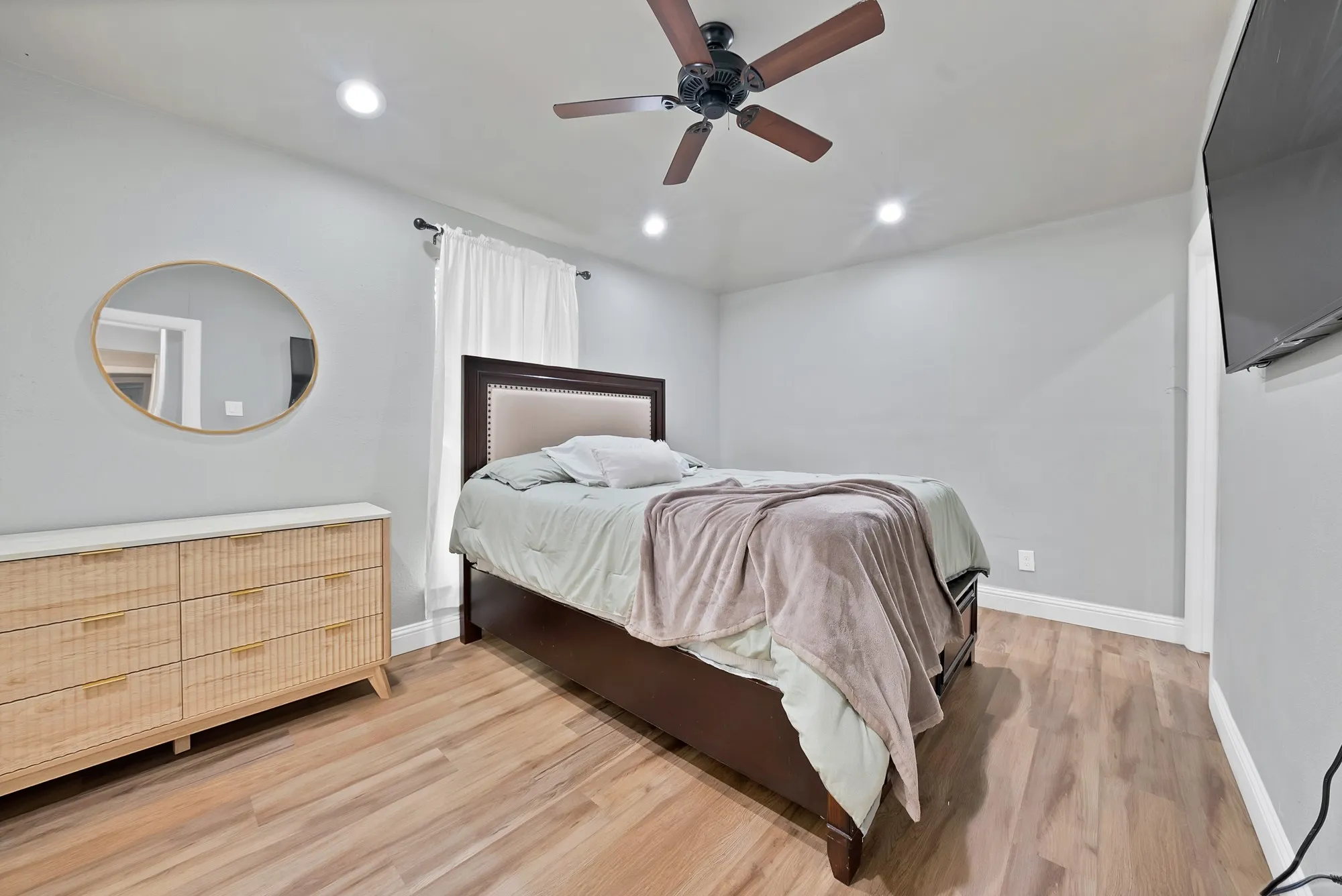 Single Family Residence For Sale in Dallas County , 1102 Ash Street, Irving, Texas 75060, 4 Bedroom, 2 Bathroom, Garage spaces, 1,430 Sqft, built in 1950, mls#21352538, Real Estate Agent in Irving, Homes For Sale in Dallas county, Homes For Sale in Irving, Realtor in Irving Texas, Real Estate Brokerage Independent Realty Texas, Luminita Cordes Realtor