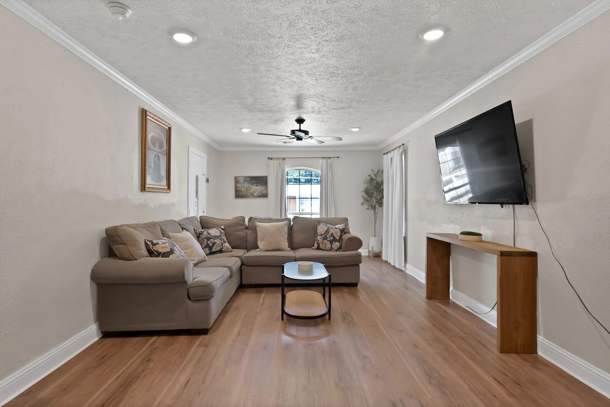 Single Family Residence For Sale in Dallas County , 1102 Ash Street, Irving, Texas 75060, 4 Bedroom, 2 Bathroom, Garage spaces, 1,430 Sqft, built in 1950, mls#21352538, Real Estate Agent in Irving, Homes For Sale in Dallas county, Homes For Sale in Irving, Realtor in Irving Texas, Real Estate Brokerage Independent Realty Texas, Luminita Cordes Realtor