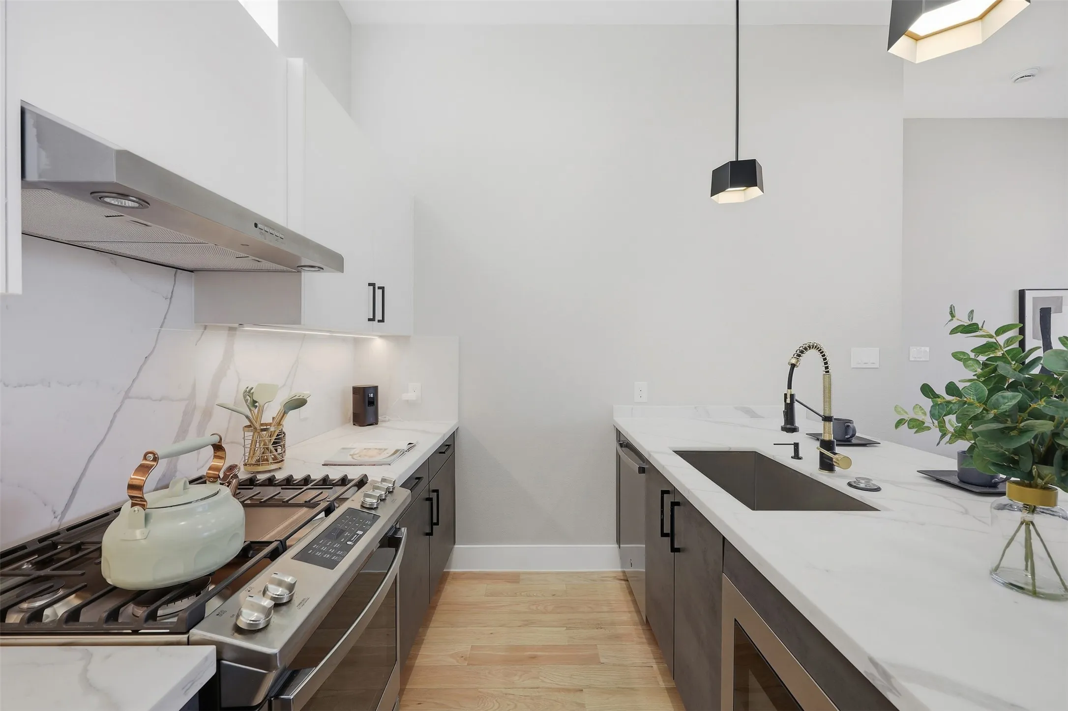 Townhouse For Rent in Dallas County , 2214 Annex Avenue 103, Dallas, Texas 75204, 2 Bedroom, 3 Bathroom, 2 Garage spaces, 1,573 Sqft, built in 2024, mls#21353199, Real Estate Agent in Dallas, Homes For Rent in Dallas county, Homes For Rent in Dallas, Realtor in Dallas Texas, Real Estate Brokerage Independent Realty Texas, Luminita Cordes Realtor