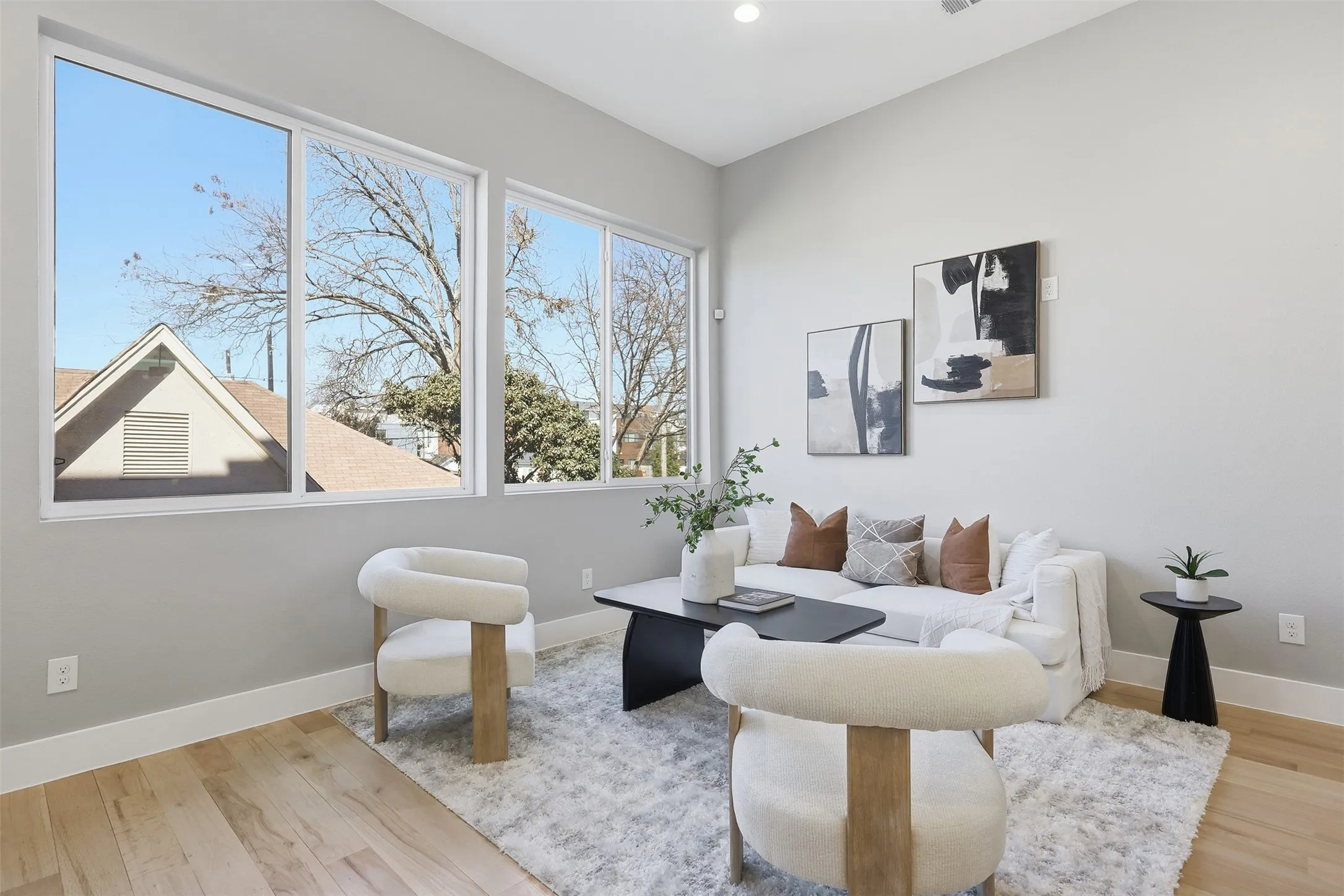 Townhouse For Rent in Dallas County , 2214 Annex Avenue 103, Dallas, Texas 75204, 2 Bedroom, 3 Bathroom, 2 Garage spaces, 1,573 Sqft, built in 2024, mls#21353199, Real Estate Agent in Dallas, Homes For Rent in Dallas county, Homes For Rent in Dallas, Realtor in Dallas Texas, Real Estate Brokerage Independent Realty Texas, Luminita Cordes Realtor