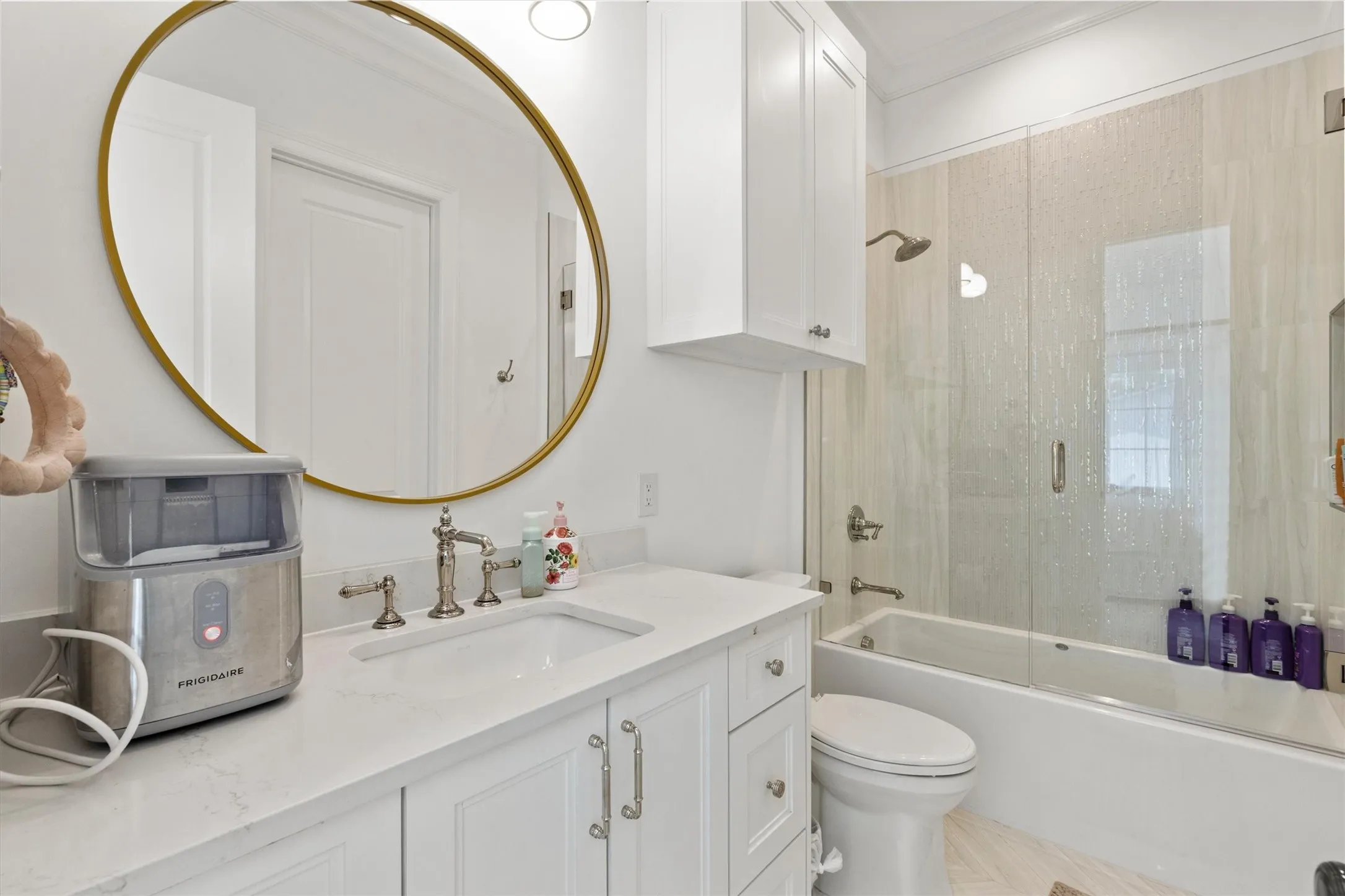 Single Family Residence For Sale in Tarrant County , 1029 Shady Oaks Drive, Southlake, Texas 76092, 5 Bedroom, 7 Bathroom, 4 Garage spaces, 6,432 Sqft, built in 2023, mls#21341749, Real Estate Agent in Southlake, Homes For Sale in Tarrant county, Homes For Sale in Southlake, Realtor in Southlake Texas, Real Estate Brokerage Independent Realty Texas, Luminita Cordes Realtor