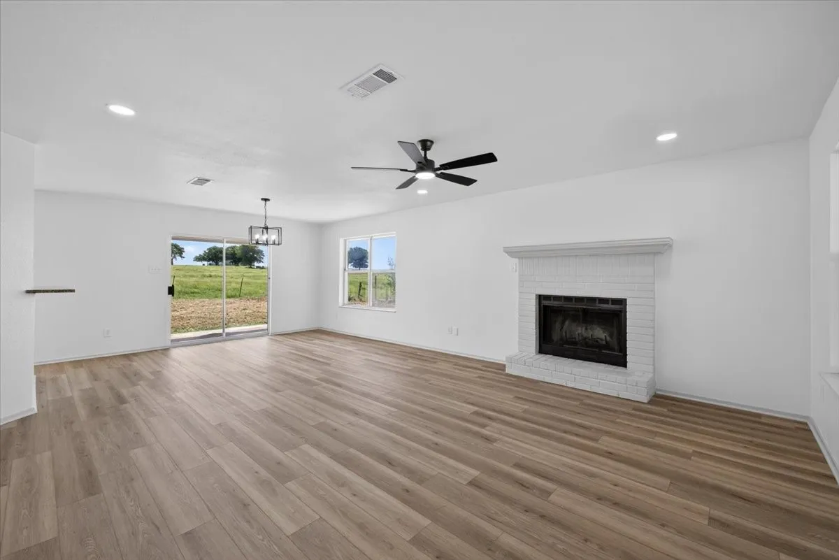 Single Family Residence For Sale in Hill County , 187 Private Road 416, Itasca, Texas 76055, 4 Bedroom, 2 Bathroom, Garage spaces, 1,862 Sqft, built in 2000, mls#21350681, Real Estate Agent in Itasca, Homes For Sale in Hill county, Homes For Sale in Itasca, Realtor in Itasca Texas, Real Estate Brokerage Independent Realty Texas, Luminita Cordes Realtor